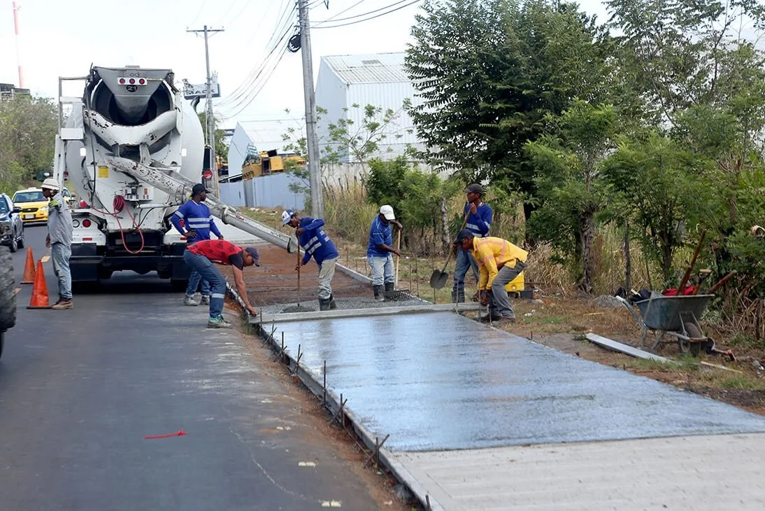 CONSTRUCCIÓN DE ACERAS, CUNETAS Y MUROS
