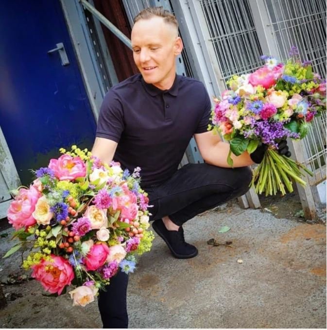 WARREN SHARES HIS SECRETS