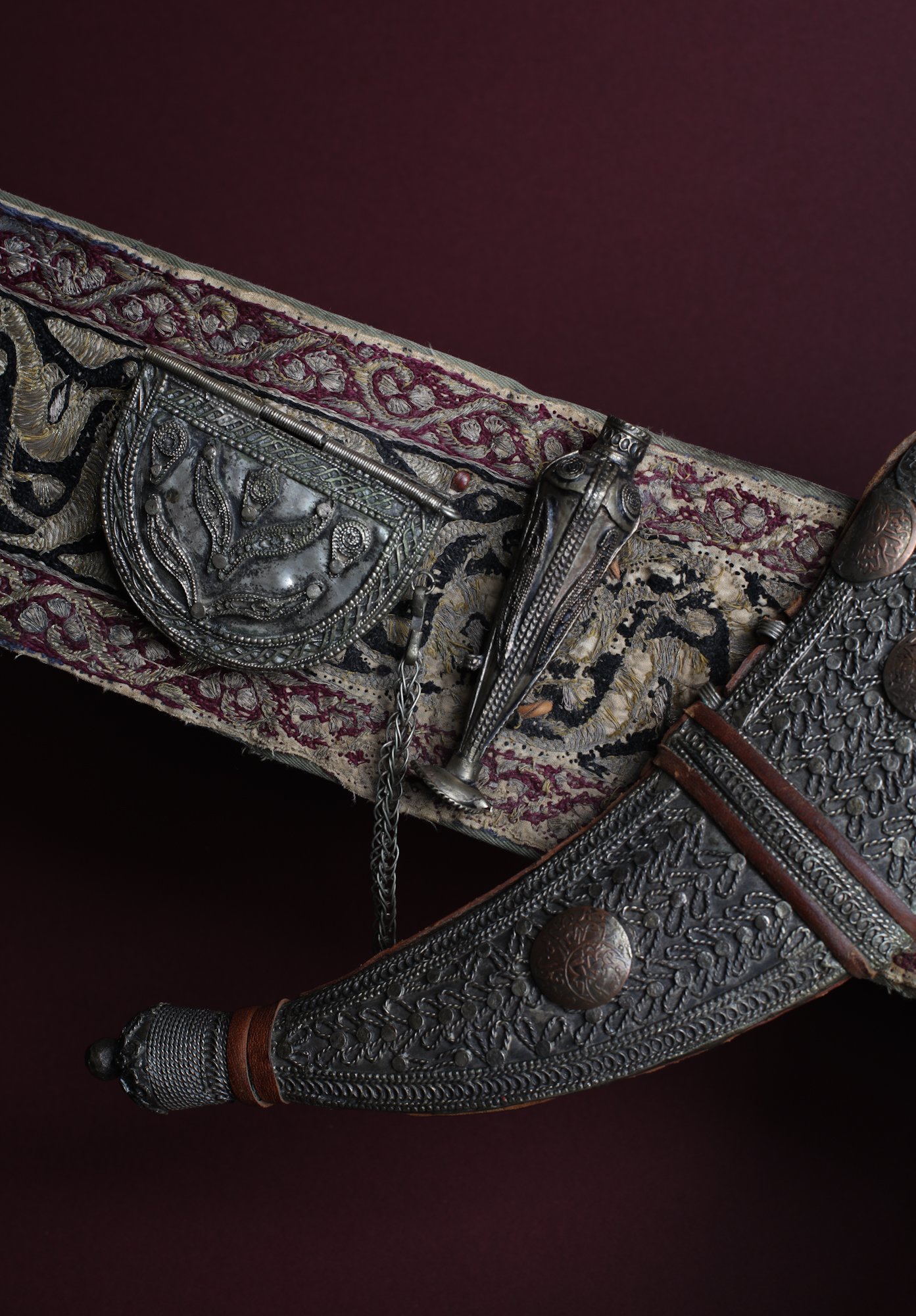 20th-Century Jambiya dagger with embroidered belt