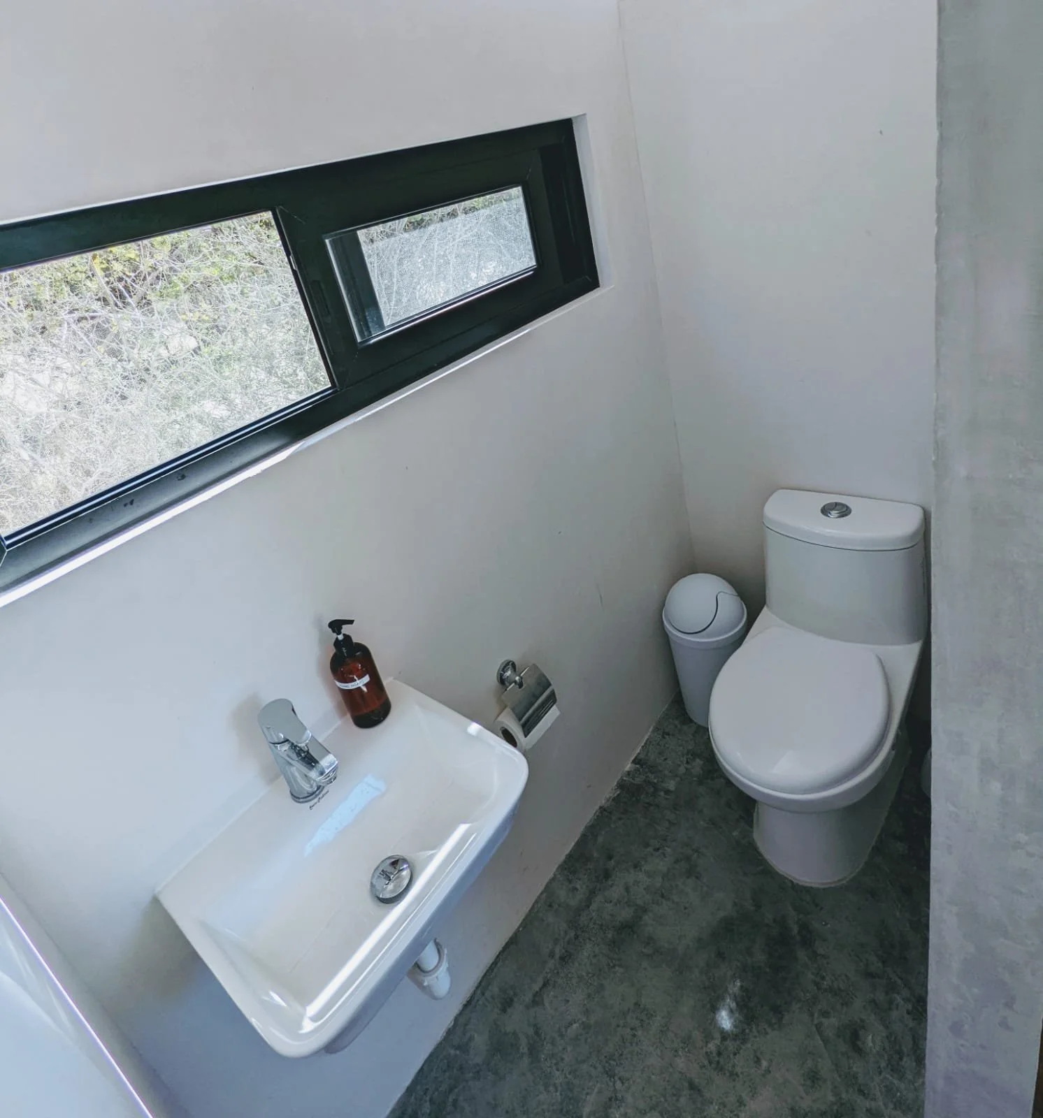 Cabana w bath1.JPG