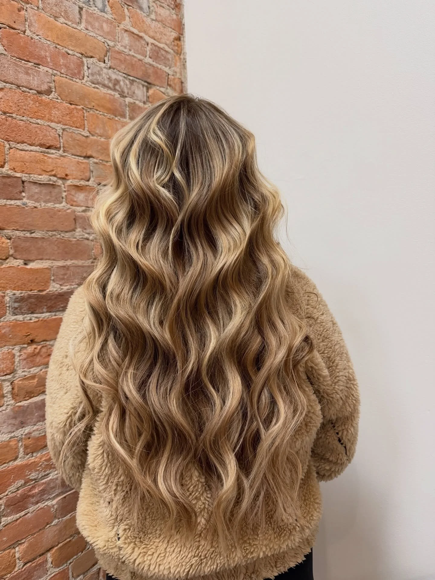 I&rsquo;ve never believed in discounting good work&hellip; but I do believe in rewarding loyalty 🤍

if you love your hair at JDH, I want to thank you 🙏🏻 

refer a friend &mdash;> earn up to 70% off a free maintenance

#hair #hairextensionsalon 
