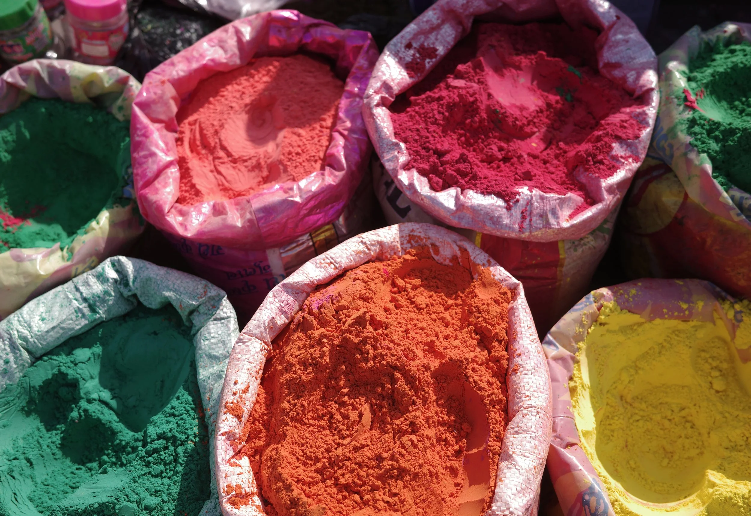 holi2.jpg