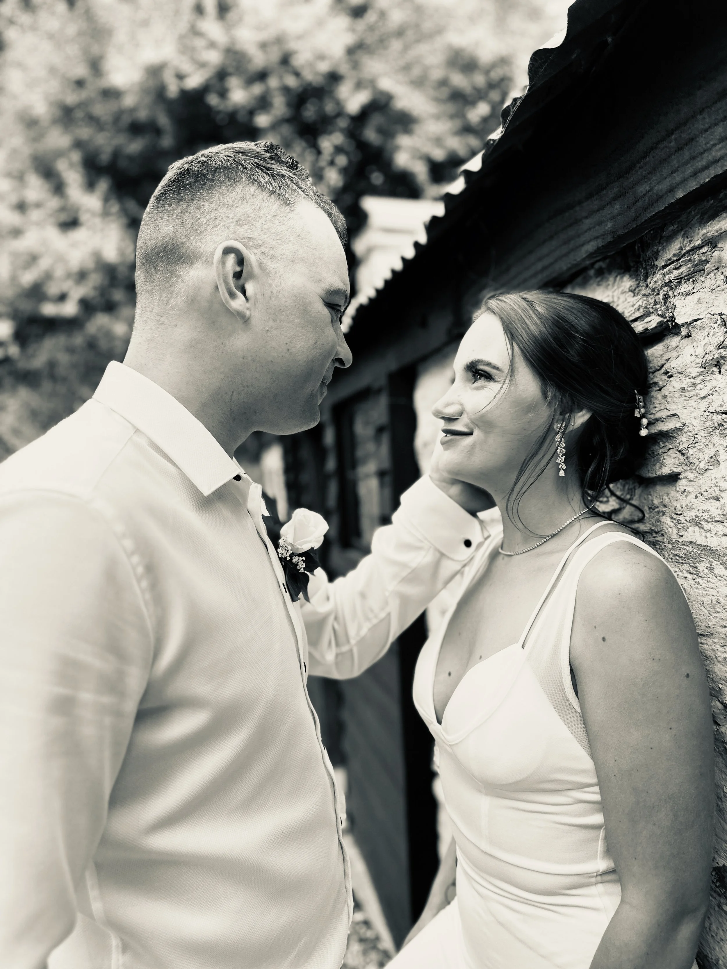 Couple eloping in Arrowtown