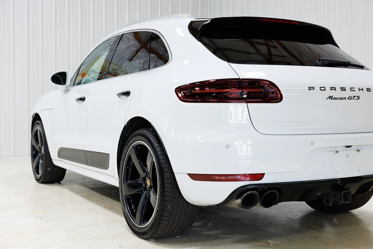 Porsche Macan 2.jpg