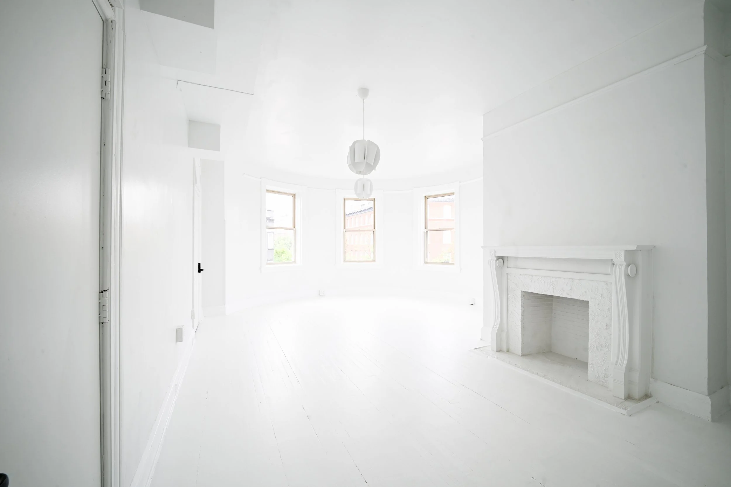 The Founder's Suite is a bright, flexible studio featuring original bay windows, soaring ceilings, and a classic fireplace—designed for intimate gatherings, content creation, meetings, and unforgettable experiences. 