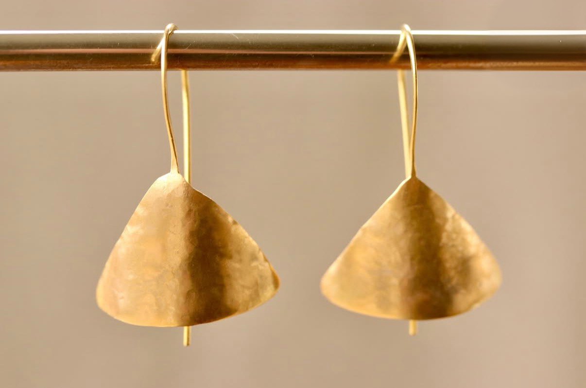 Carrie Armstrong's gold-colored triangle-shaped earrings.
