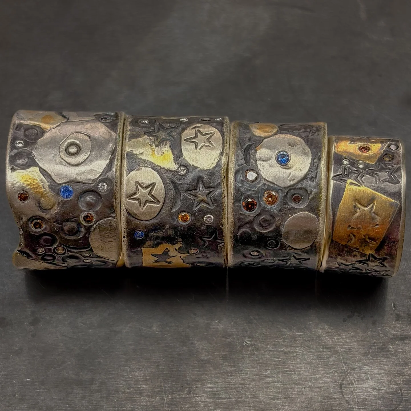 Four bands. Forged Klimt (or maybe Miro) paintings for the hand. 22k gold, platinum, silver with patina. Diamonds and sapphires set in stars and circles.

May take them darker. Unlisted. I like to look at them.

.
.
.
.
.
#wearableart #goldsmith #kli