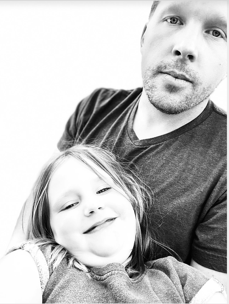 Ali Lee goldsmith with daughter in the Big Sur Goldsmiths studio