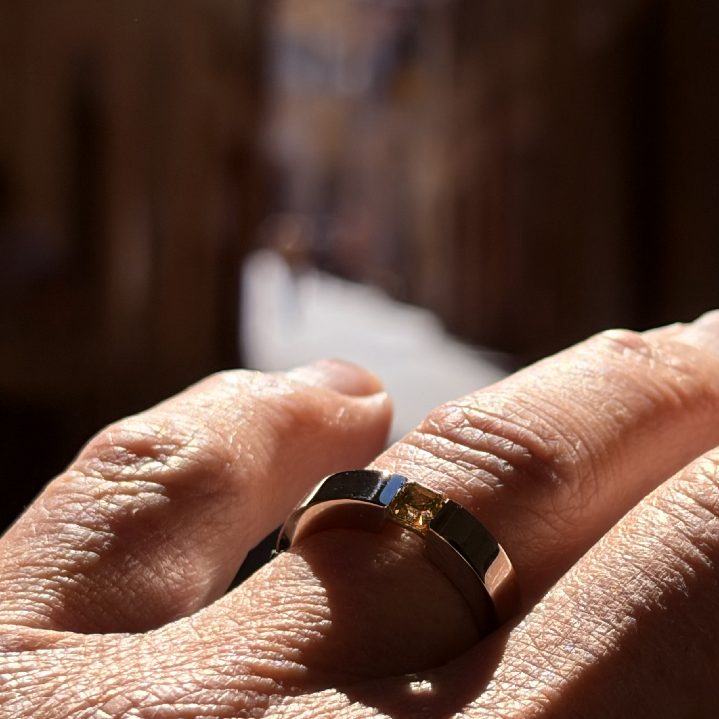 ECHØ Dune men’s engagement ring with natural Fancy Brown Yellow diamond worn on the hand