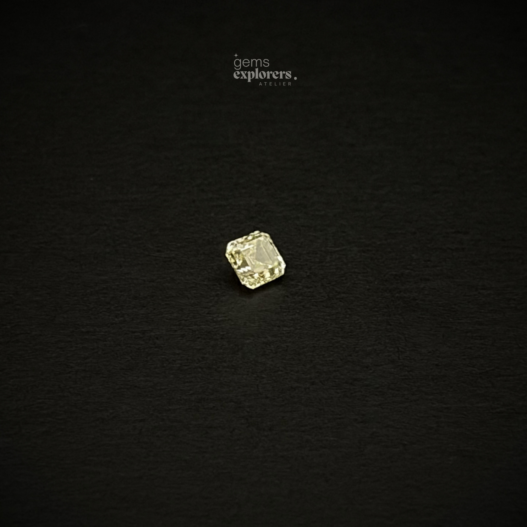 Loose 0.41 ct natural Fancy Yellow diamond, VS2