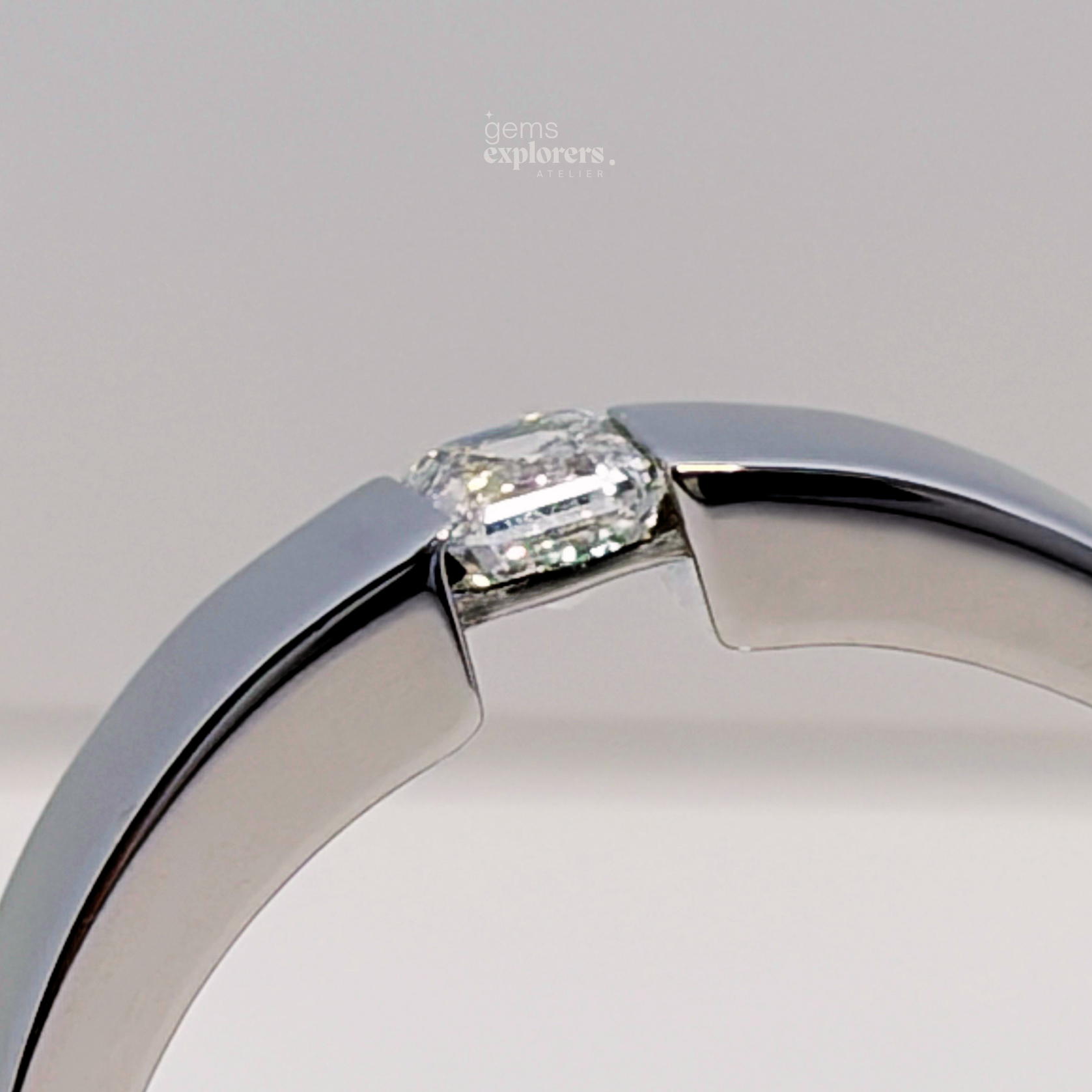 Close-up of ECHØ Pure ring with 0.30 ct natural colorless diamond in tension setting