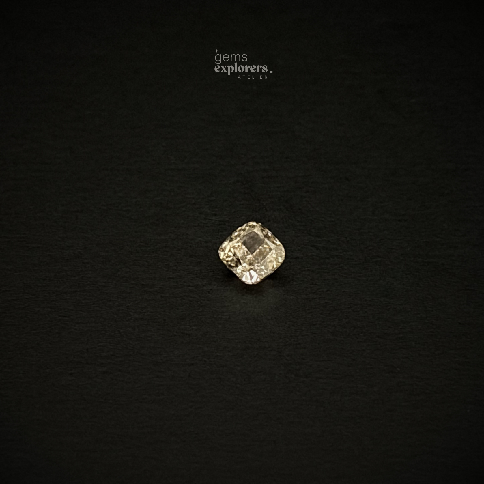 Loose 0.71 ct natural Fancy Light Brown Yellow diamond, VVS2