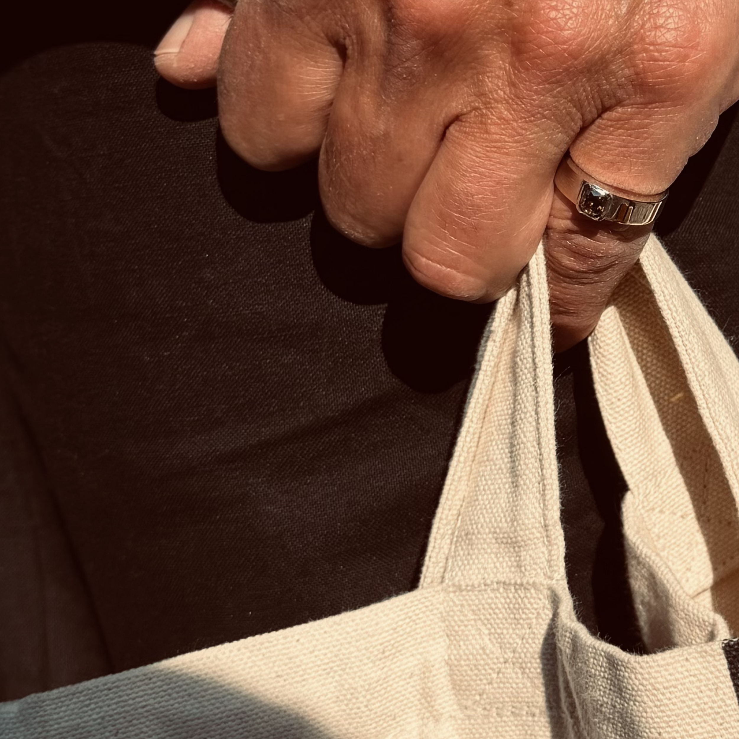 ØRIGEN architectural signet ring for men worn on the hand