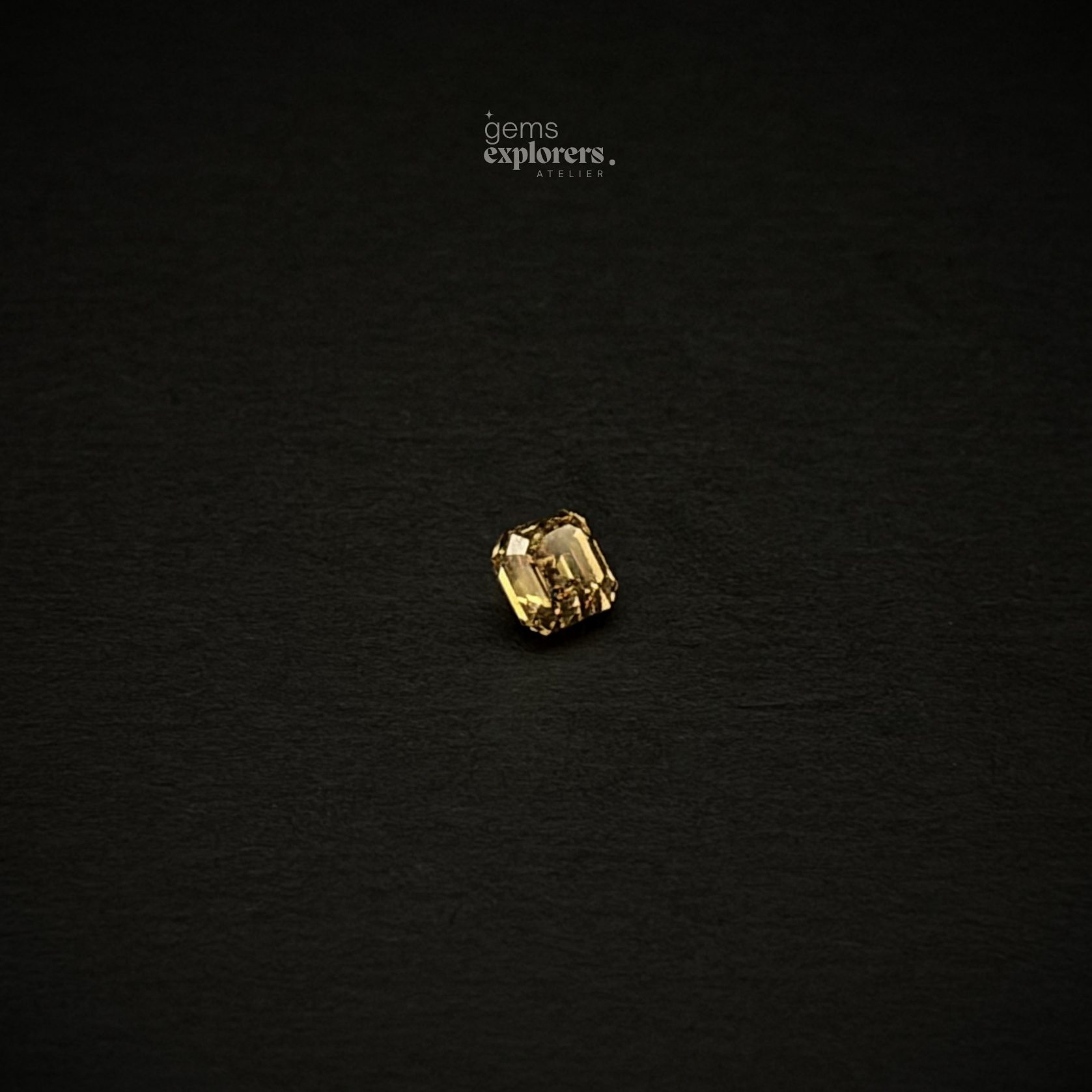 Loose 0.51 ct natural Fancy Deep Brownish Yellow diamond, VVS2
