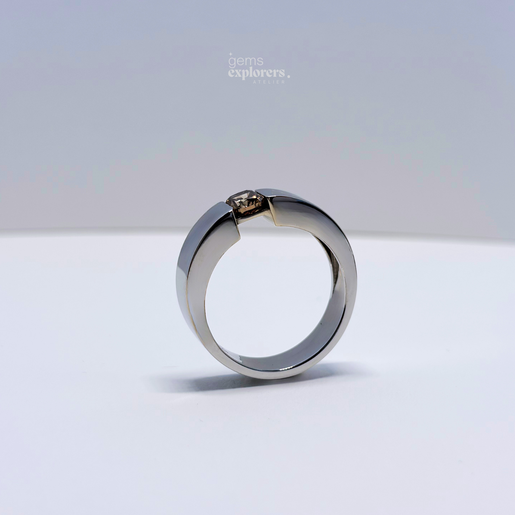 ECHØ Dune ring with 0.82 ct natural Fancy Brown Yellow diamond shown front-on