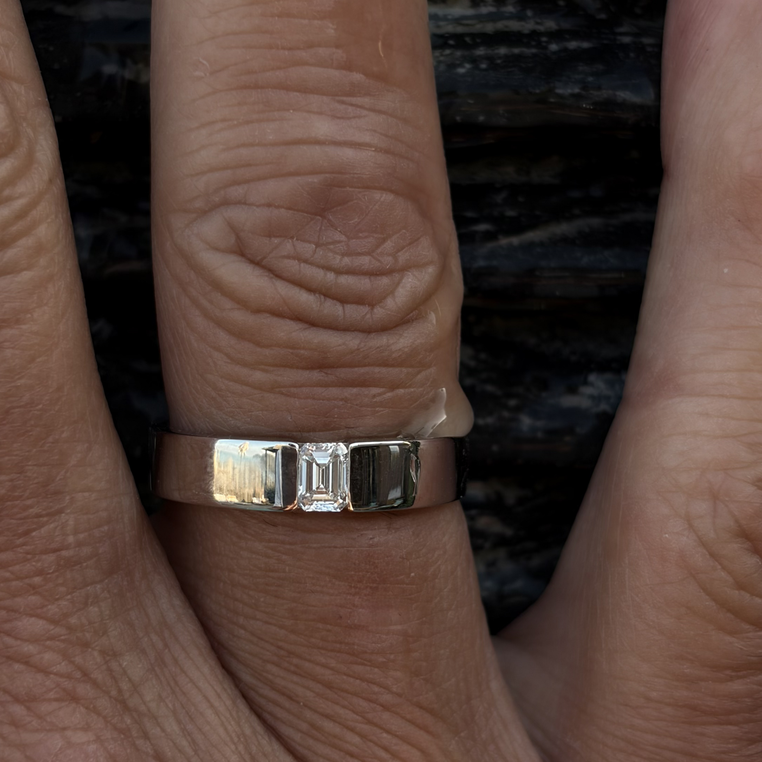 ECHØ Pure men’s engagement ring with natural colorless diamond worn on the hand
