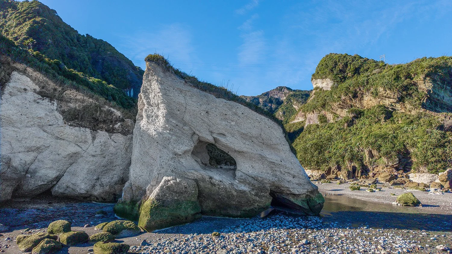 Rock formation resembling a dragon head at Ten Mile Creek.