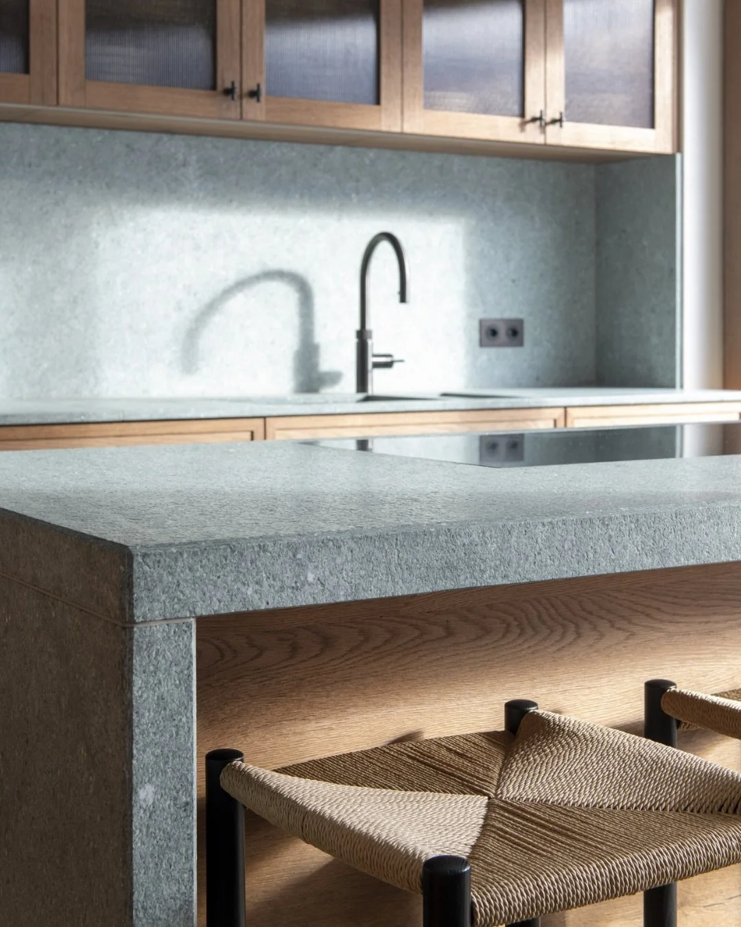There is an assumption, still common, that designing responsibly means making concessions: to materials, to aesthetics, to atmosphere, to the quality of a room.

Claudia&rsquo;s experience, across almost two decades of projects in cities, mountains, 