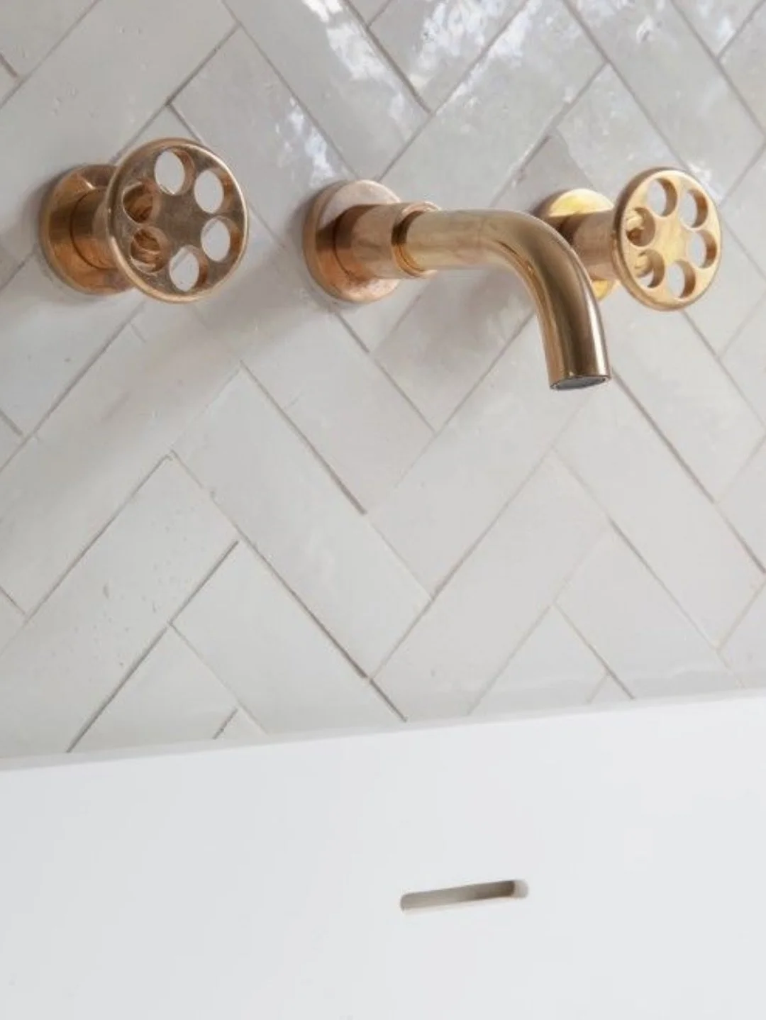 Materials are not the finishing of a project. They are the beginning of one. The decisions made underfoot, at the doorframe, in the grain of a surface - these set the tone of everything that follows.

The materials we specify are rarely chosen for ap