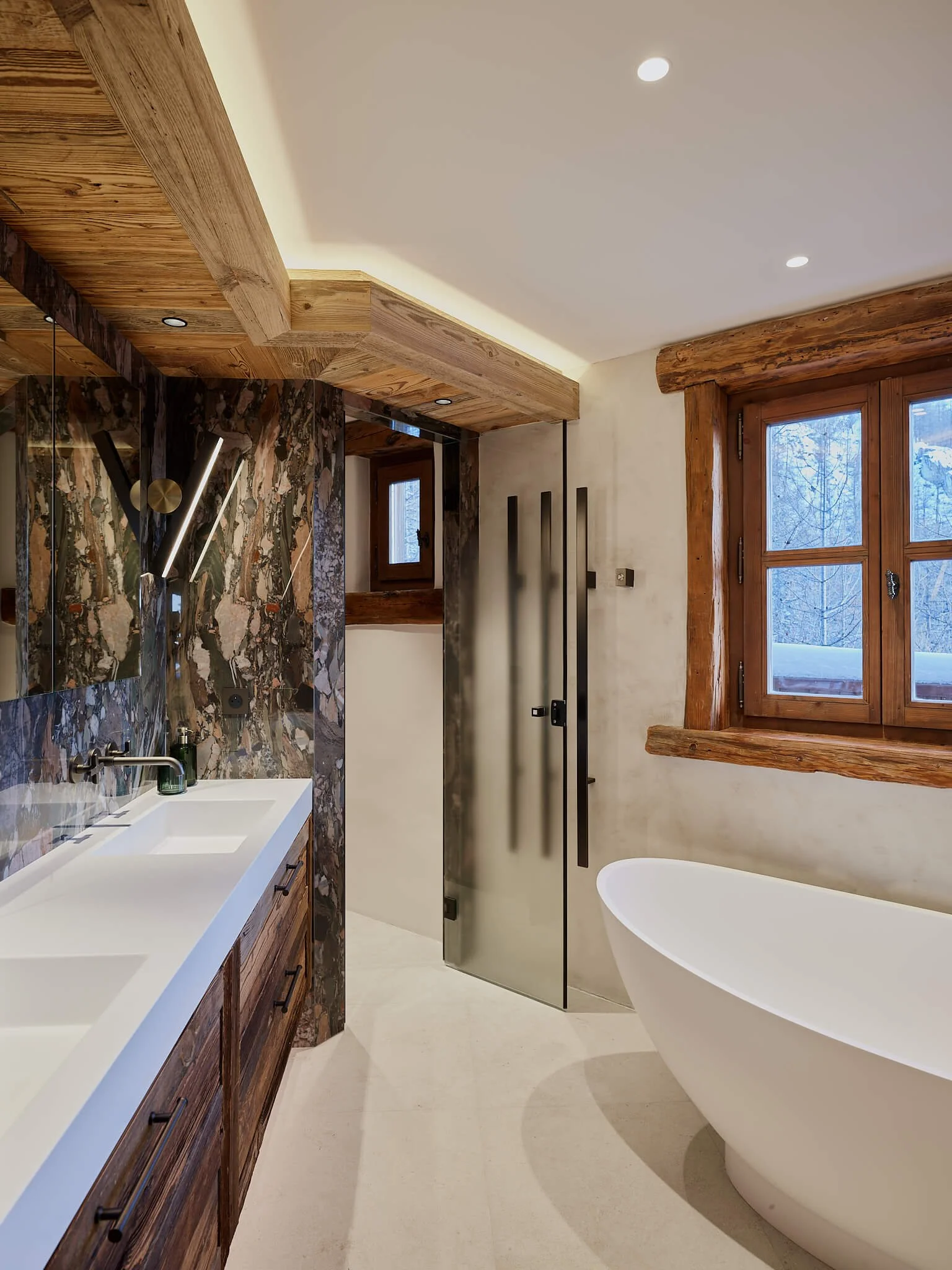 09 MASTER BEDROOM (20).jpg