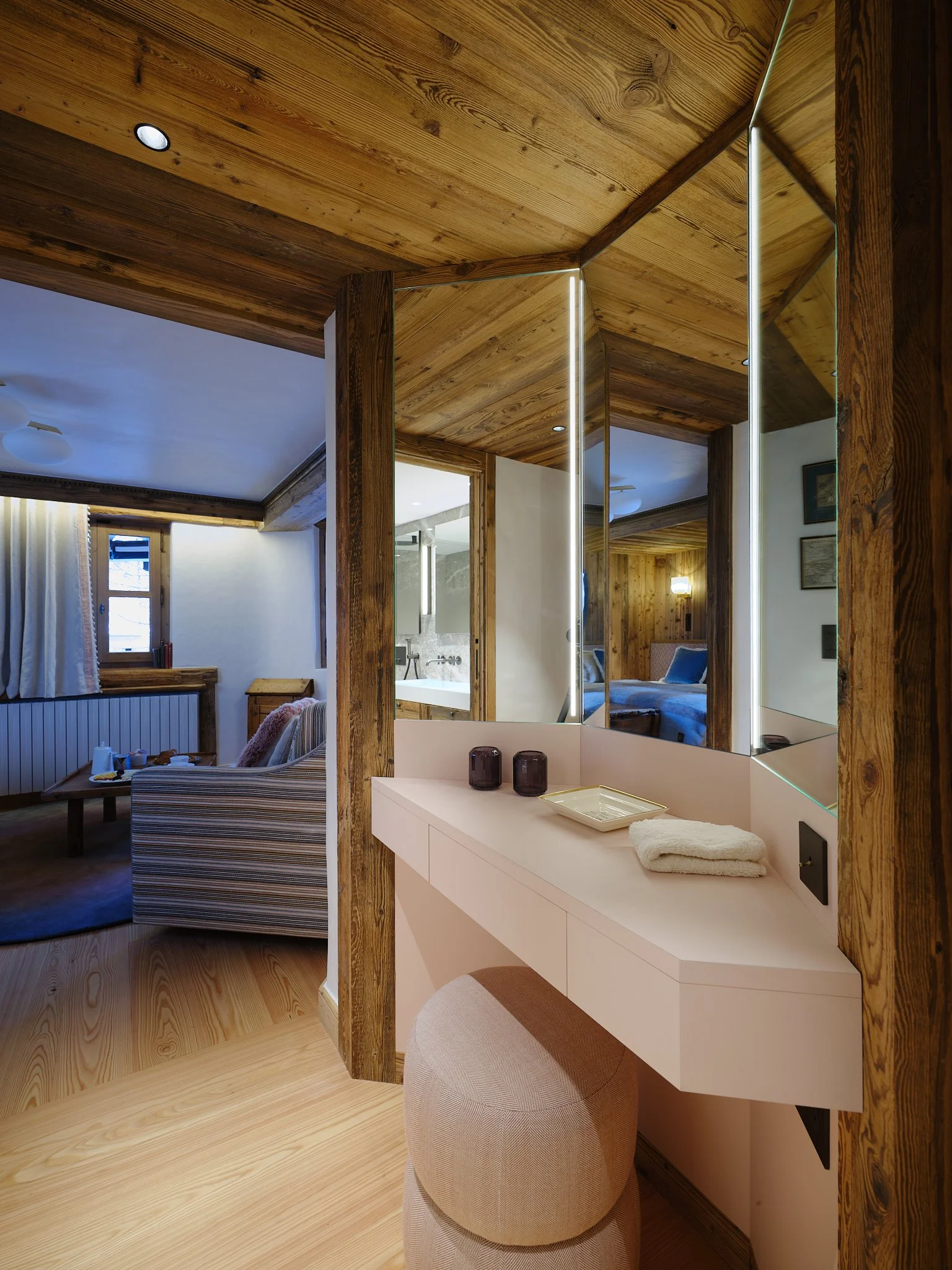12 BEDROOM 02 (8).jpg