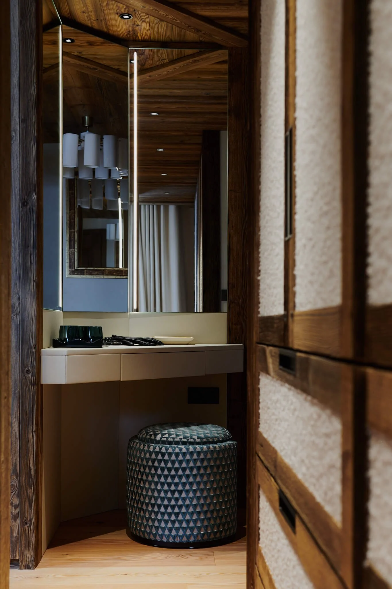 09 MASTER BEDROOM (17).jpg
