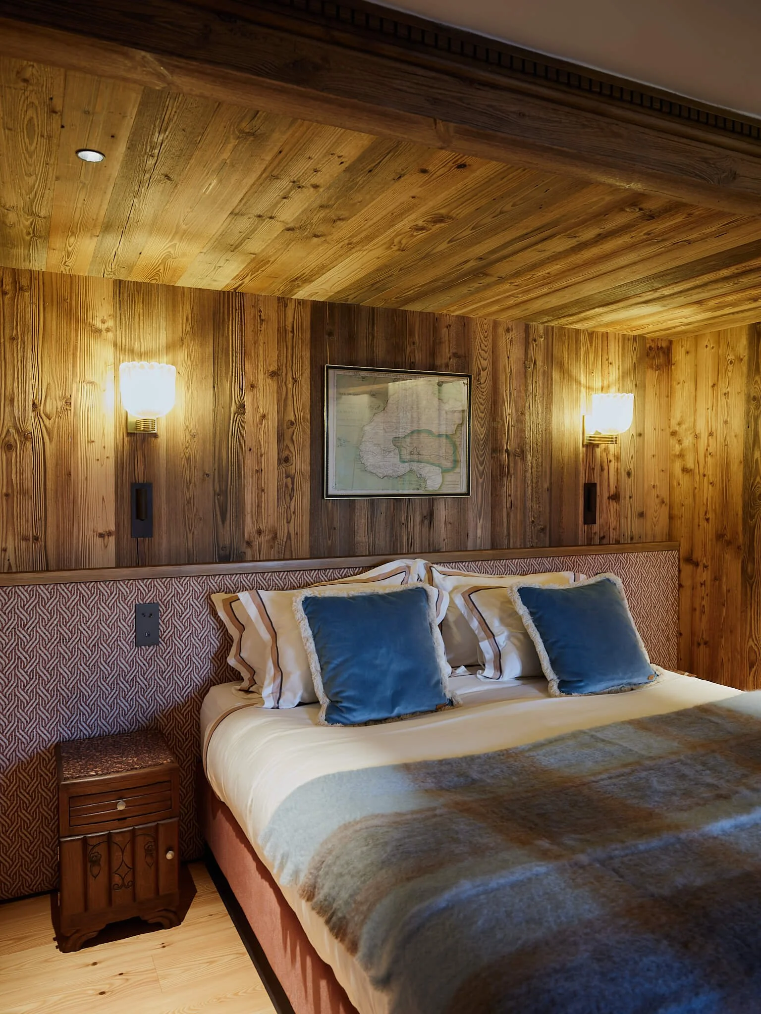 12 BEDROOM 02 (12).jpg