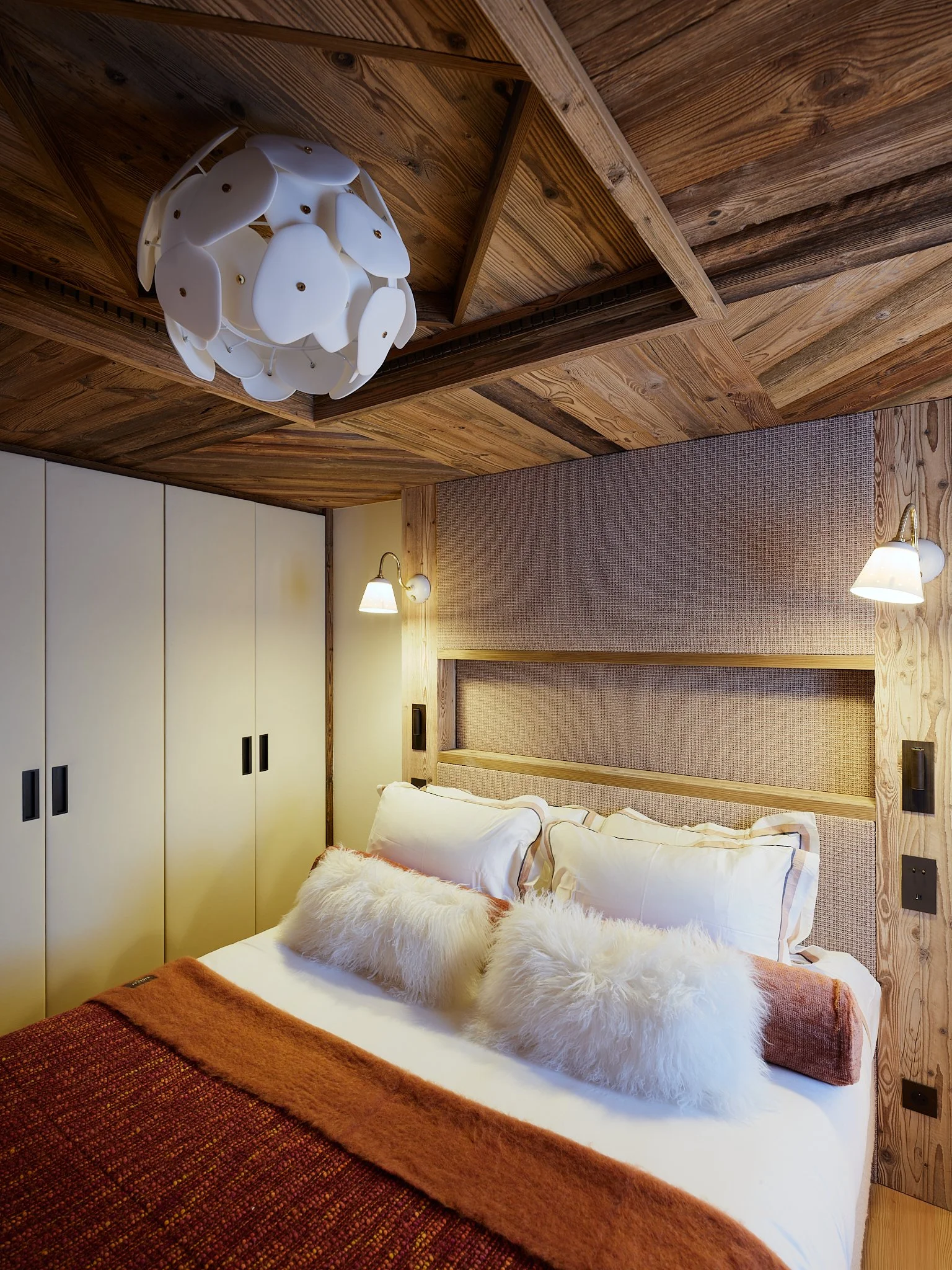 11 BEDROOM 1 (11).jpg