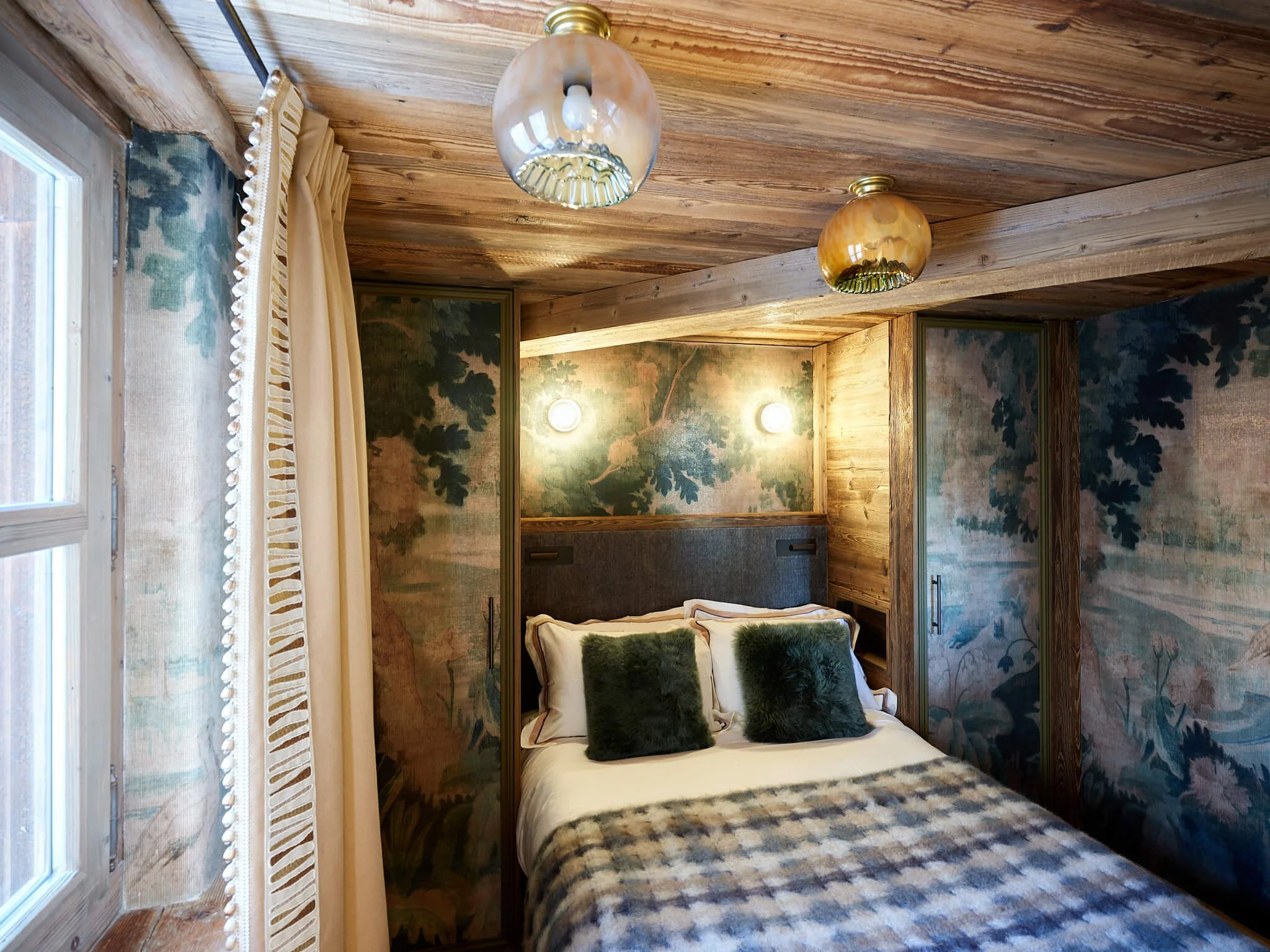 16 BEDROOM 6 (8).jpg