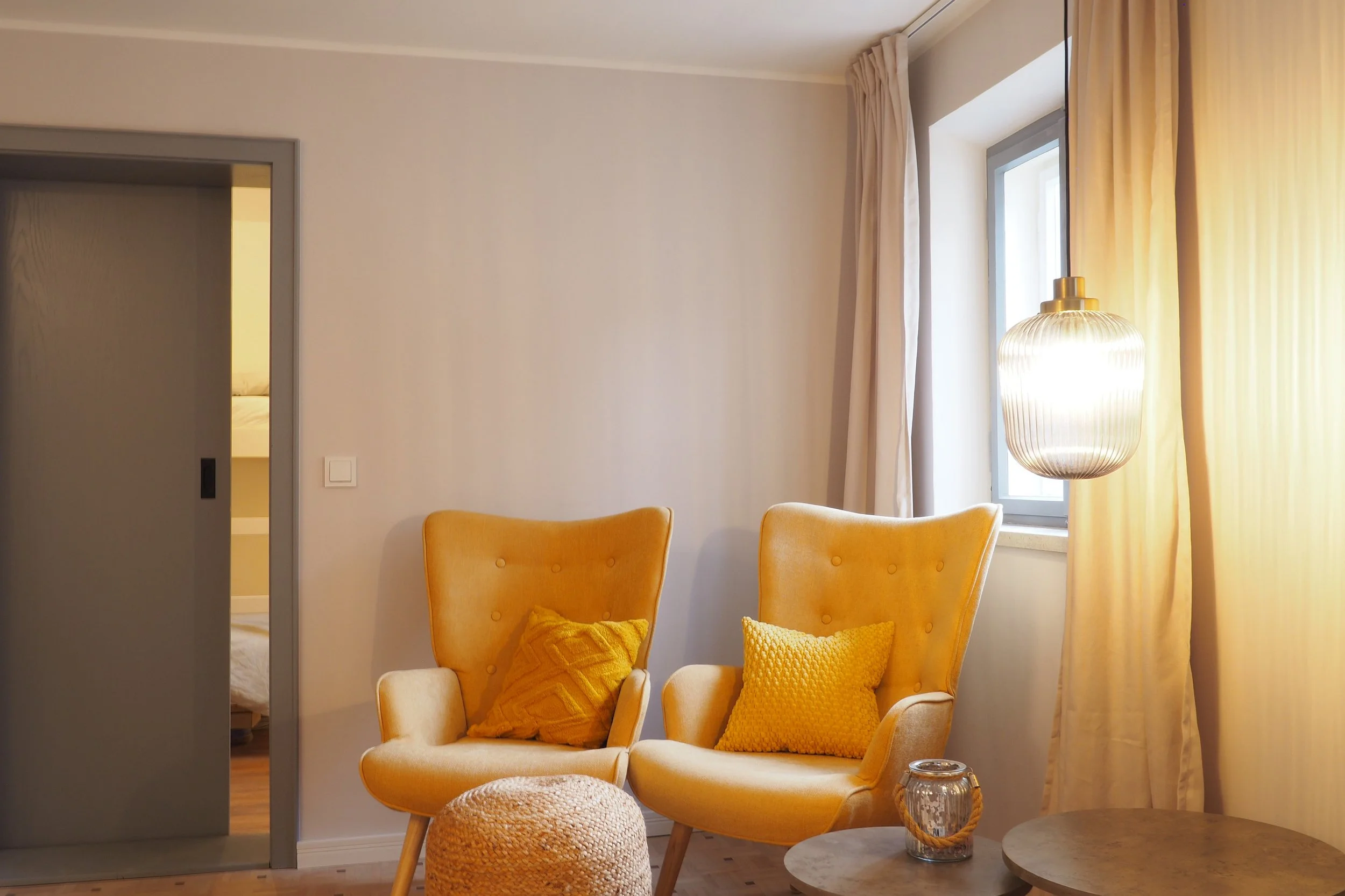 ferienwohnung-burg-tittmoning-wohnzimmer-sitzecke.JPG