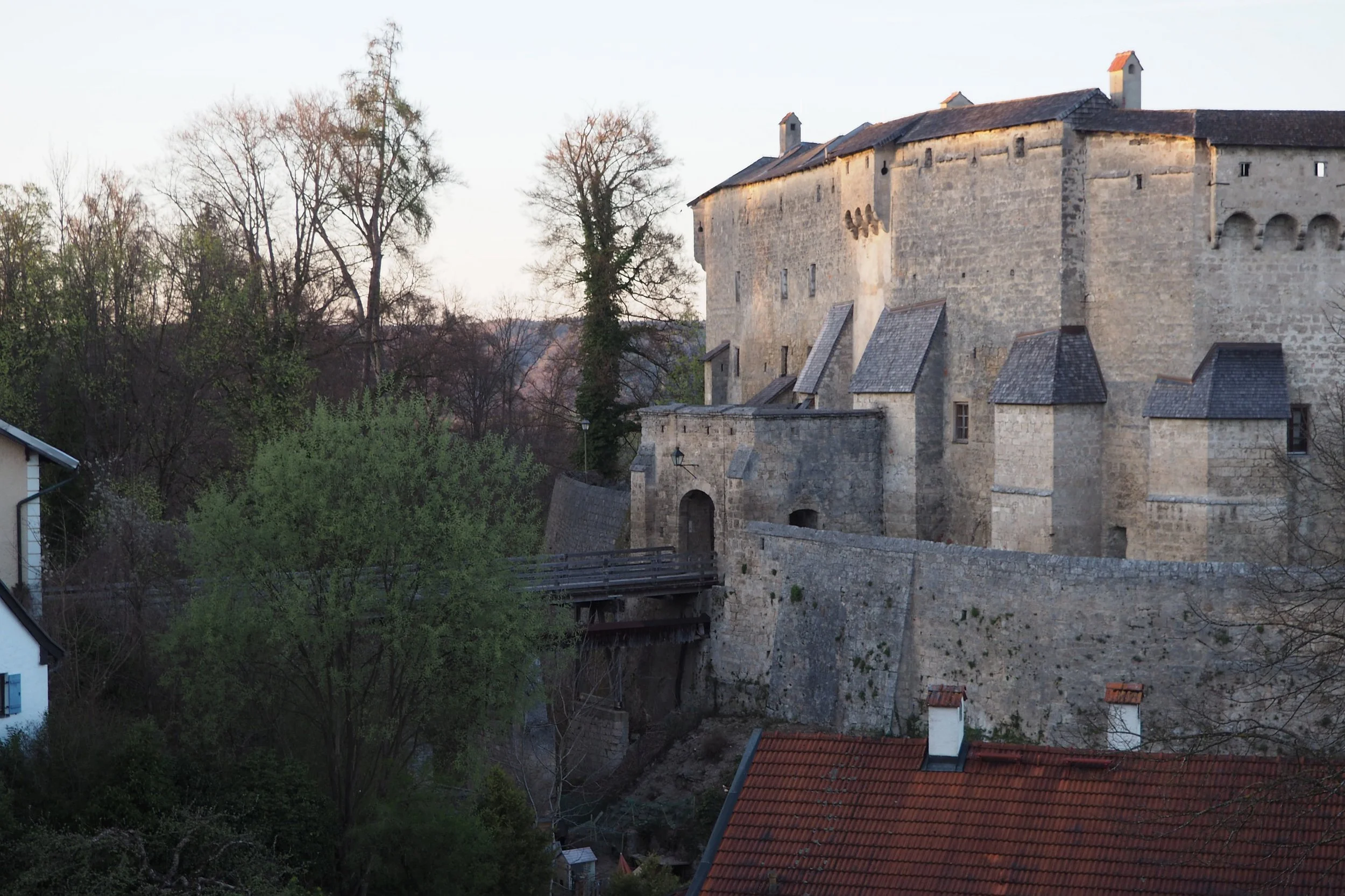 ferienwohnung-burg-tittmoning-burg-aussenansicht-1.JPG