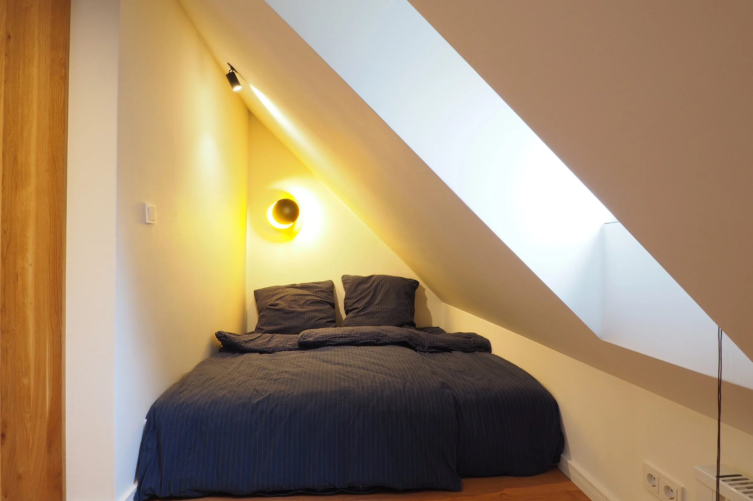 ferienwohnung-burg-tittmoning-dachgeschoss-schlafzimmer-schlafhöhle.JPG
