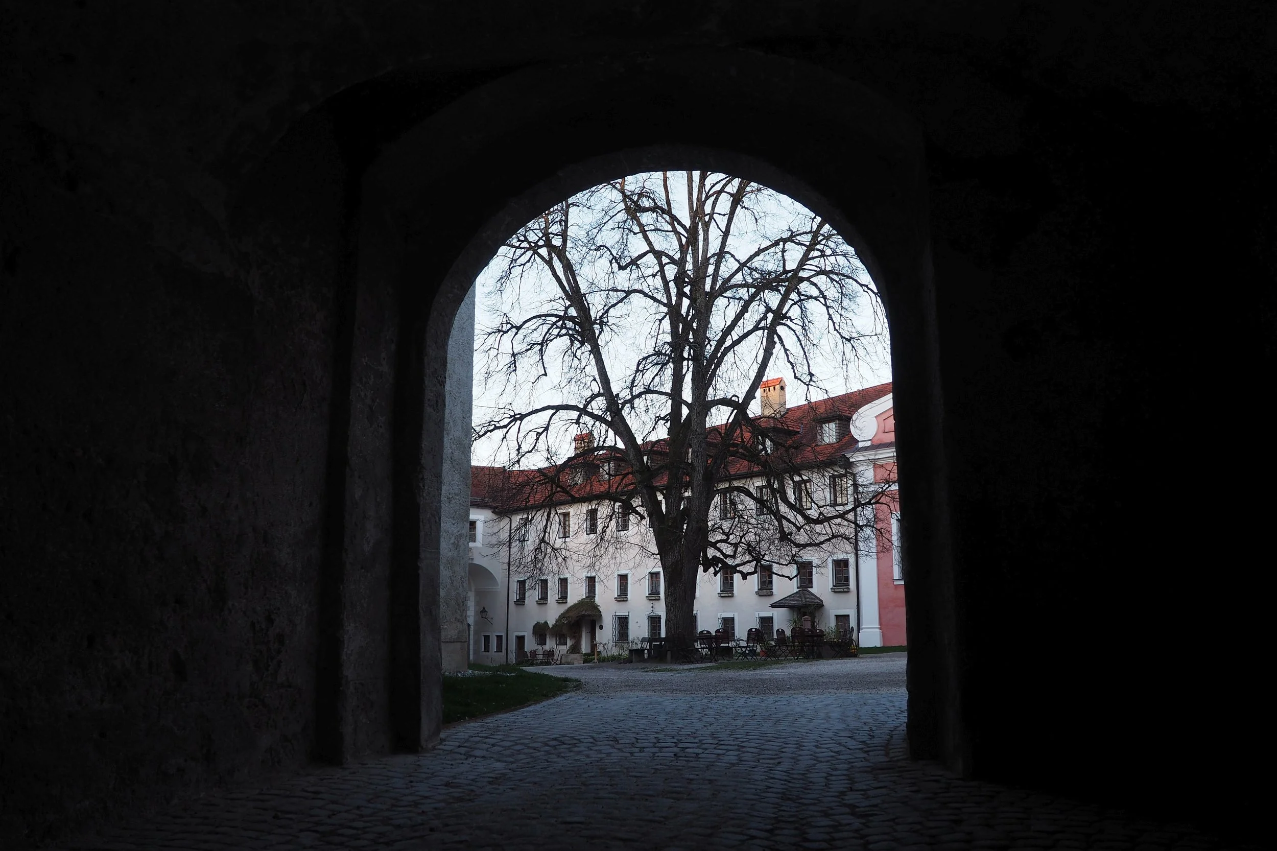 ferienwohnung-burg-tittmoning-durchgang-2.JPG
