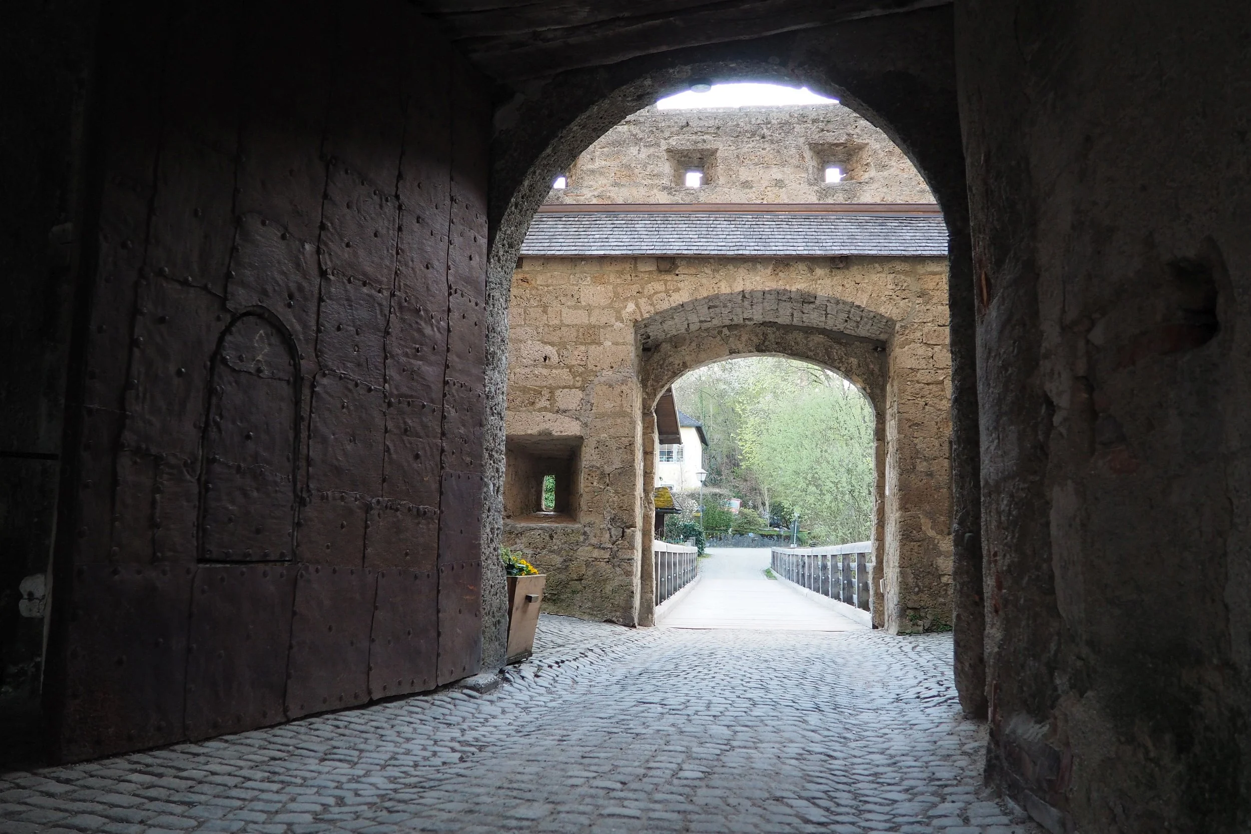 ferienwohnung-burg-tittmoning-durchgang-3.JPG