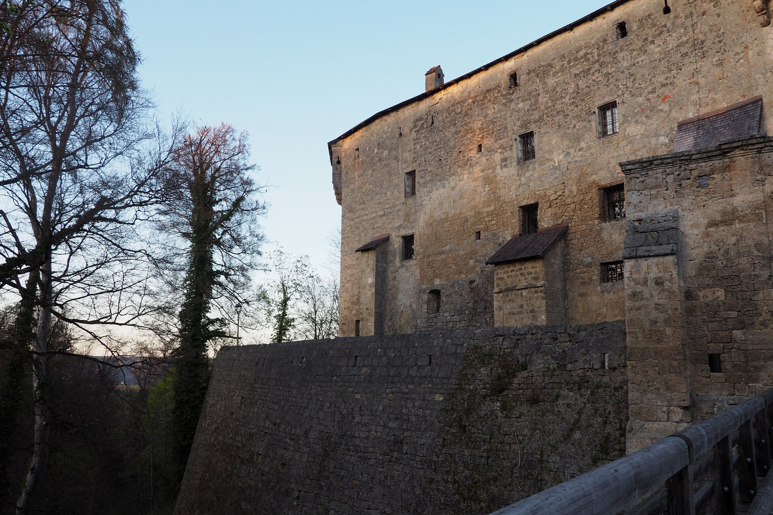 ferienwohnung-burg-tittmoning-burg-aussenansicht-2.JPG
