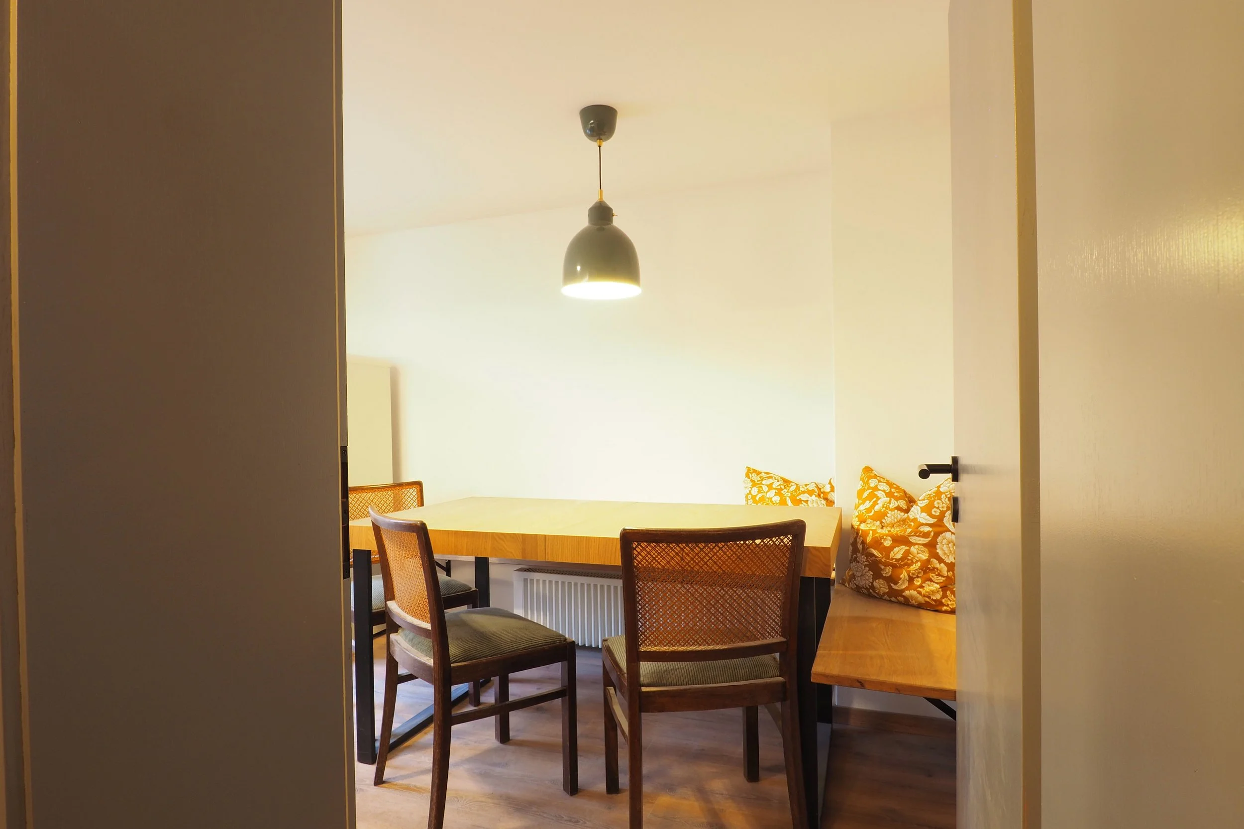 ferienwohnung-burg-tittmoning-essbereich.JPG