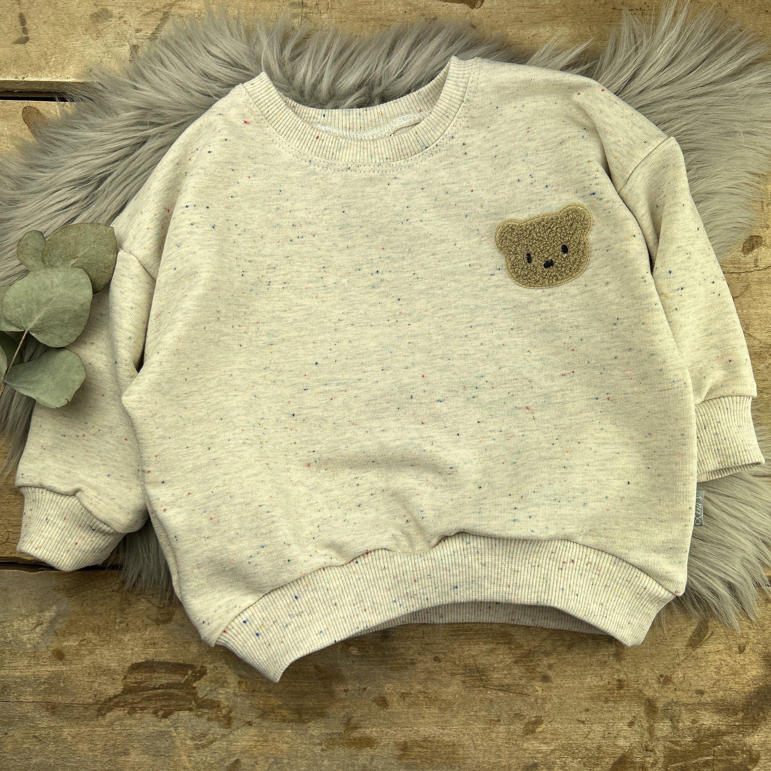 Oversize Sweater mit Bärchen Patch 