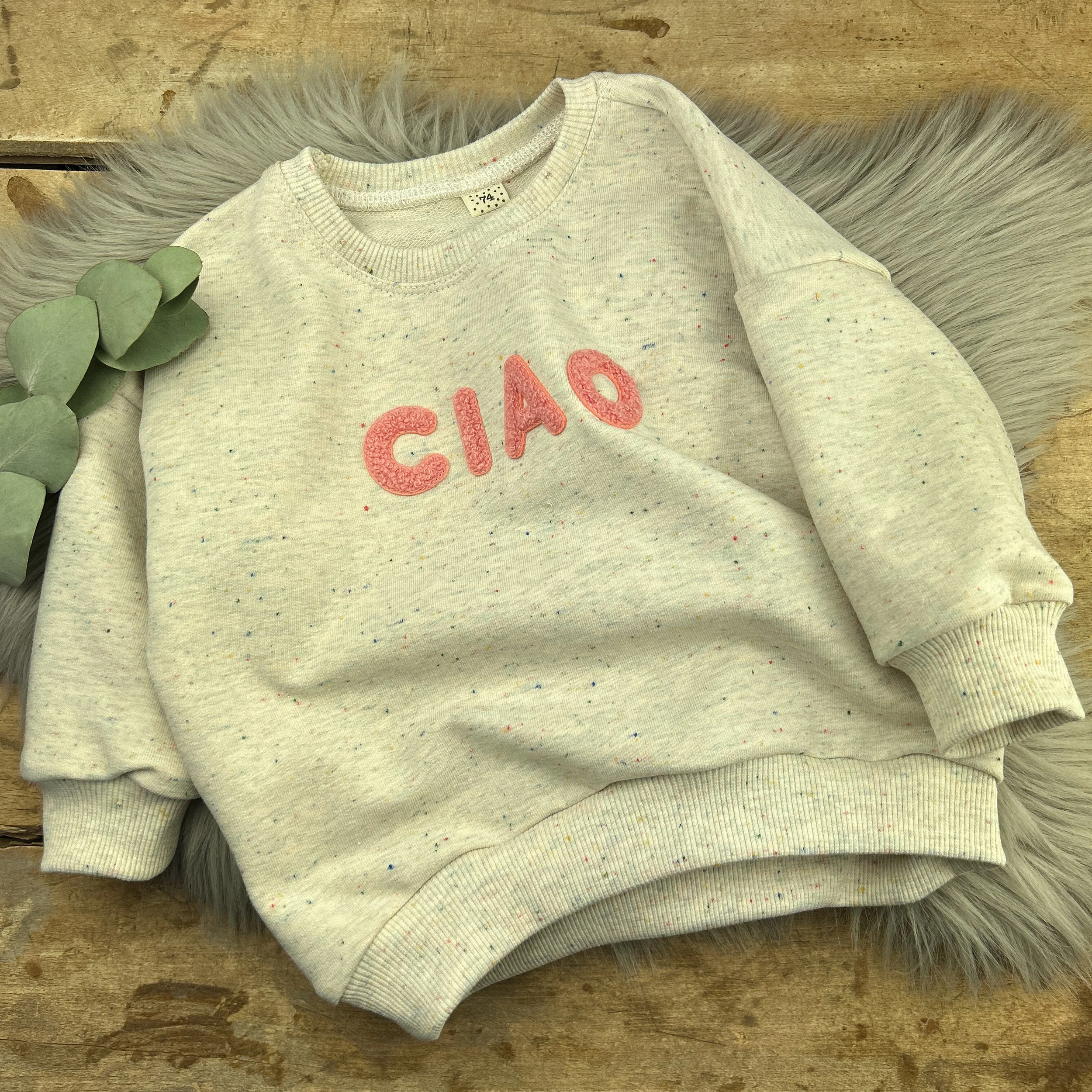 Oversize Sweater mit Buchstaben Patches in rosa