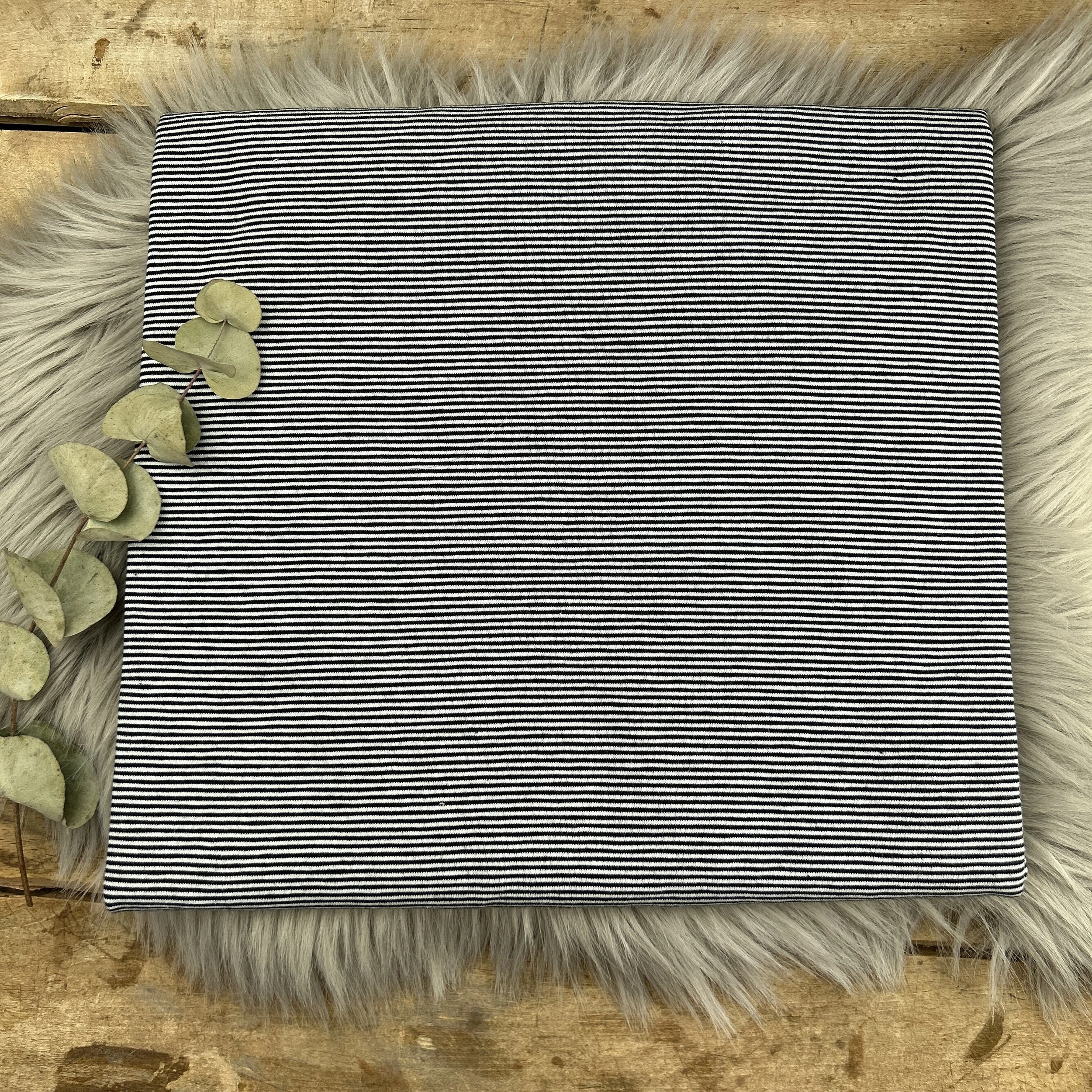 Jersey schwarz (eher dunkelgrau) /weiß / 097