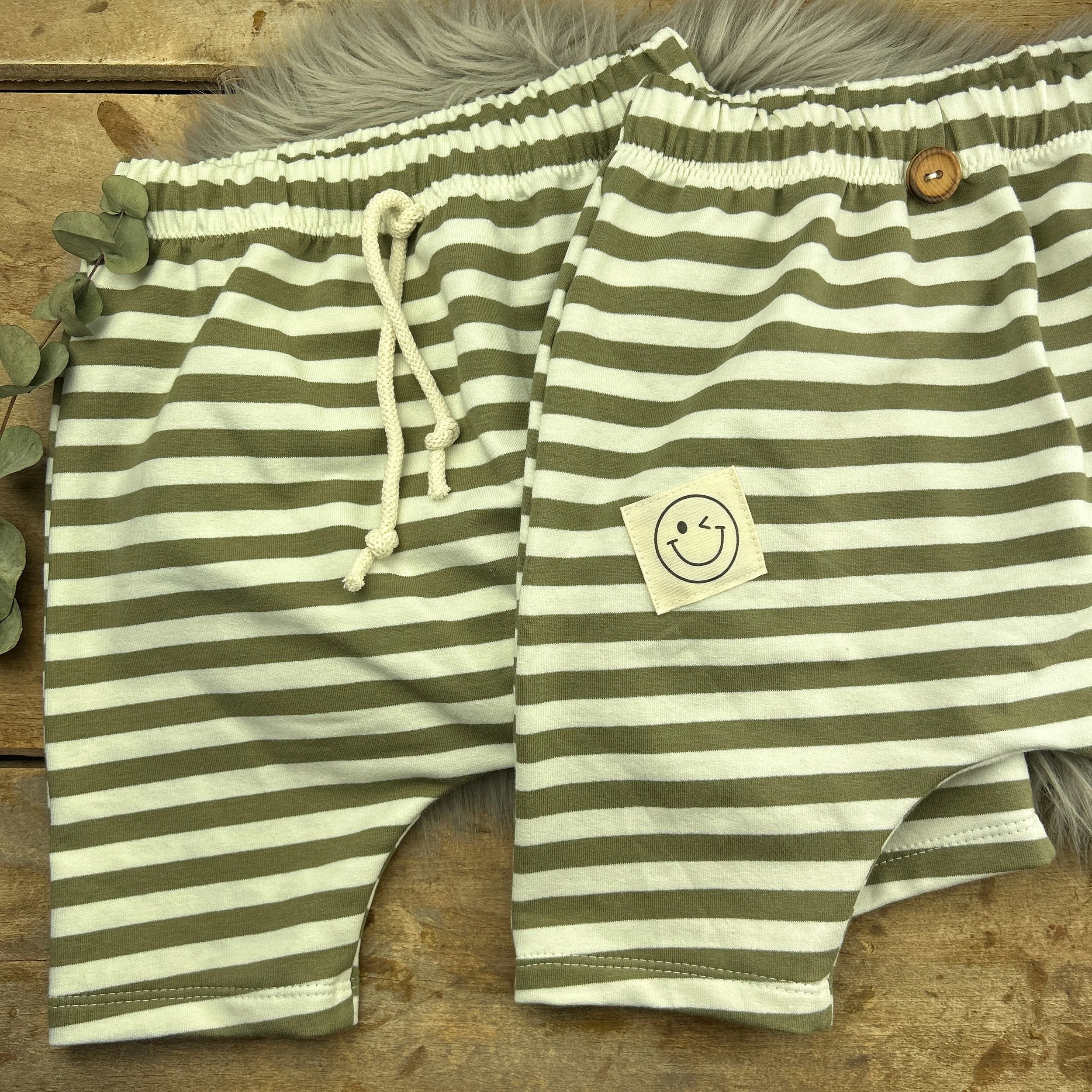 Harem Shorts mit Kordel, Knopf & Patch 