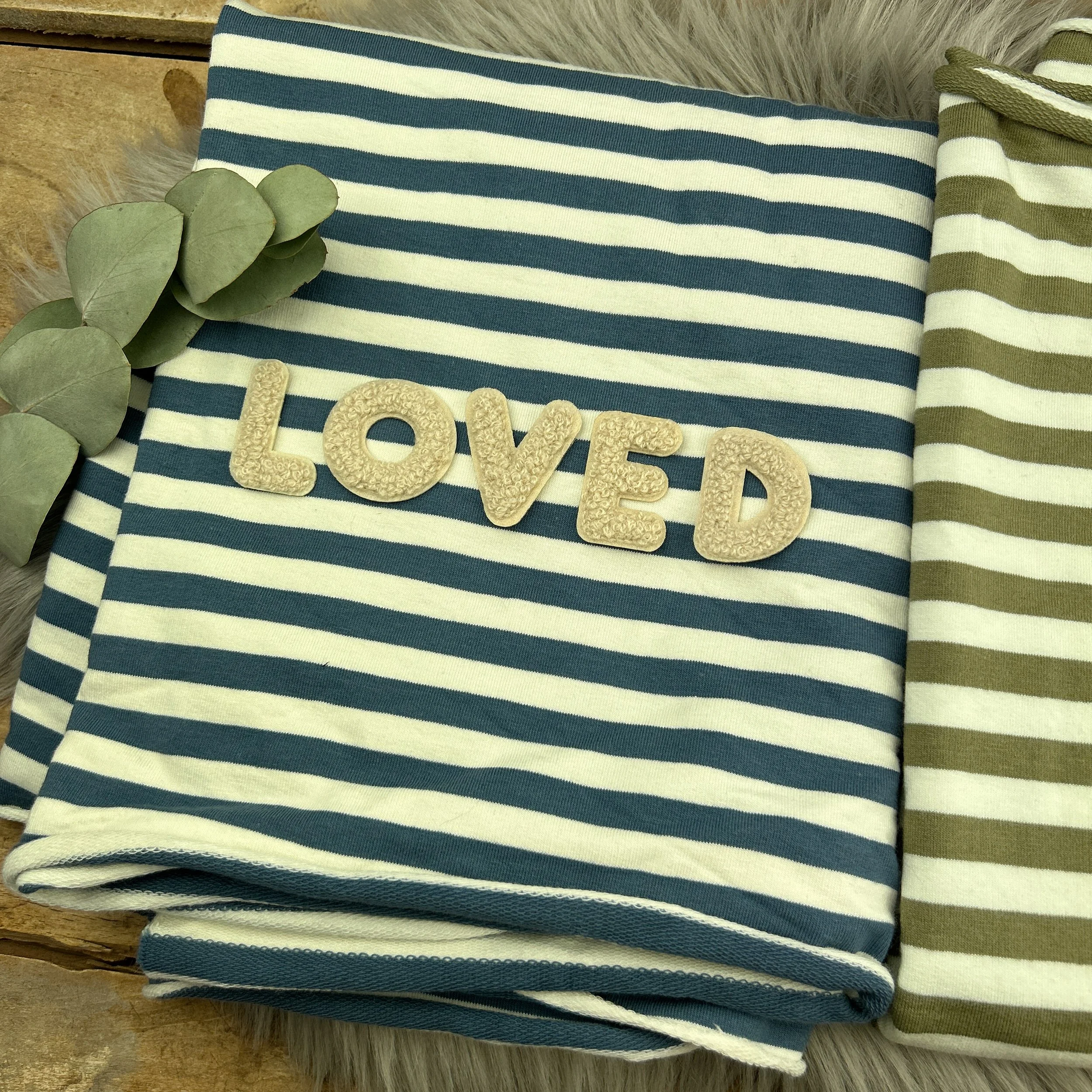 Buchstaben beige / 082