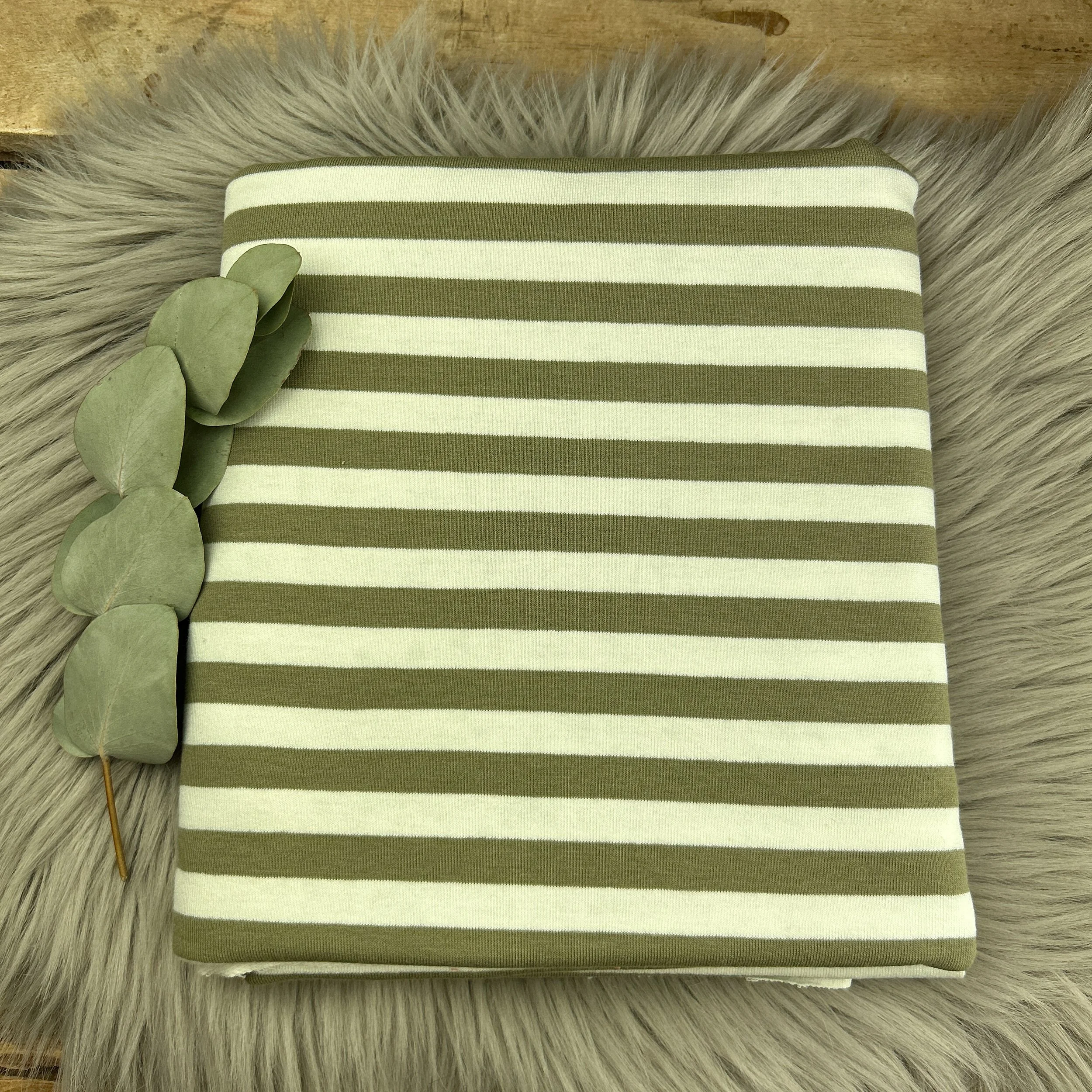 French Terry olivgrün/weiß / 090