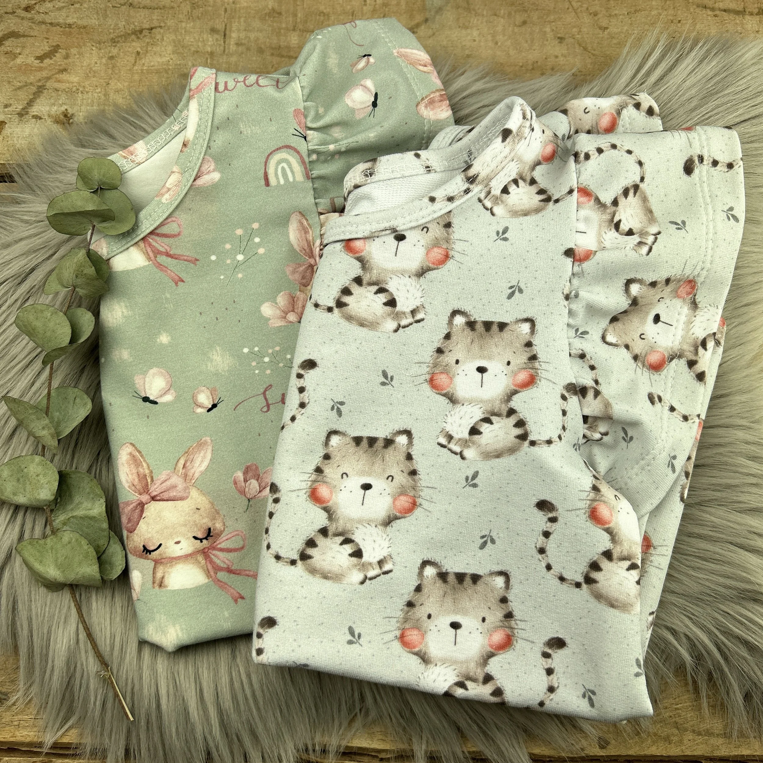 Cutie-Shirt kurzarm mit Volantärmeln und eingefasstem Halsausschnitt