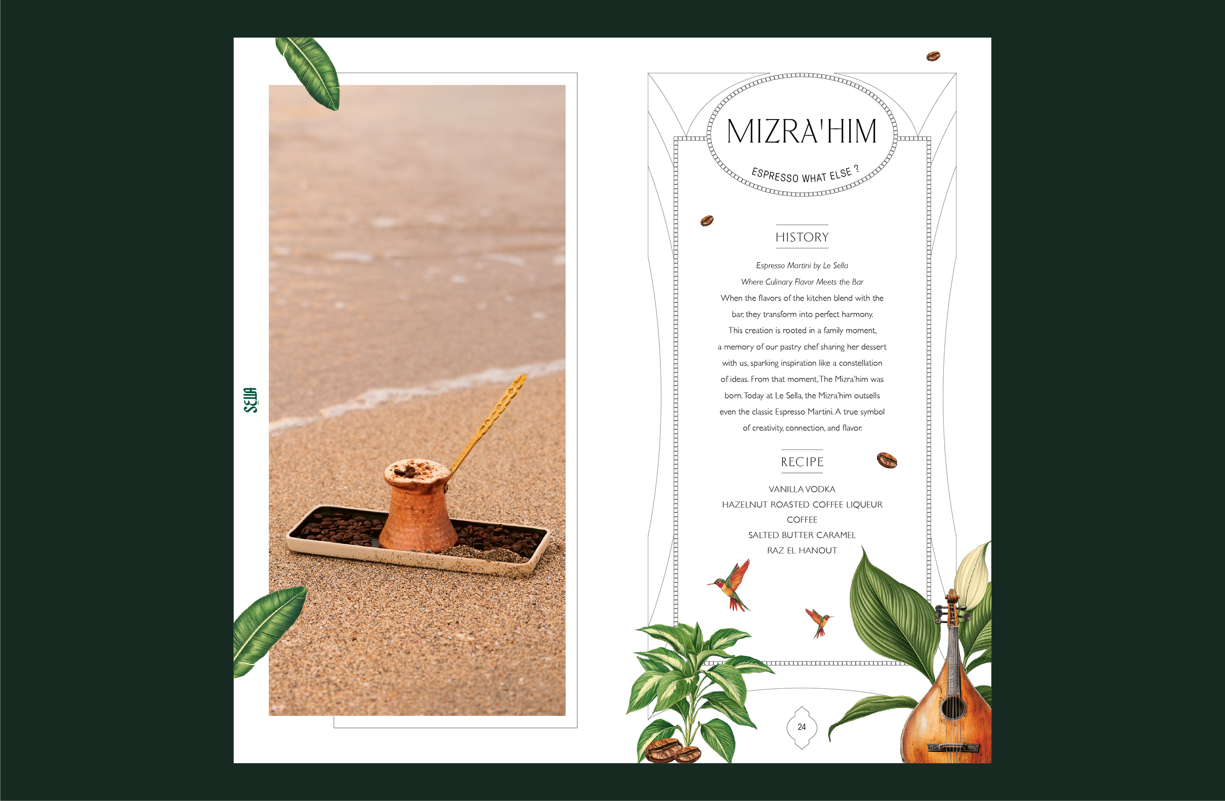 Page de menu ou de brochure avec un côté photo de sable de plage et un côté texte de recette de café, décorée de feuilles vertes, d'oiseaux et d'une guitare en illustration.