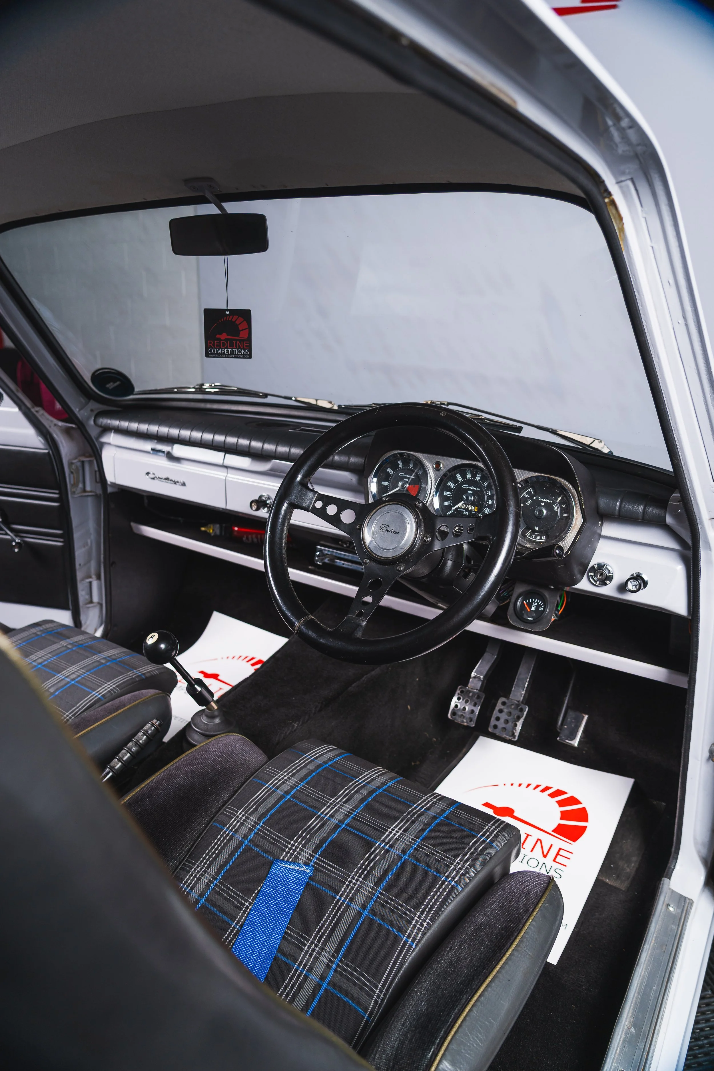 Ford-Cortina-Consul-20.jpg