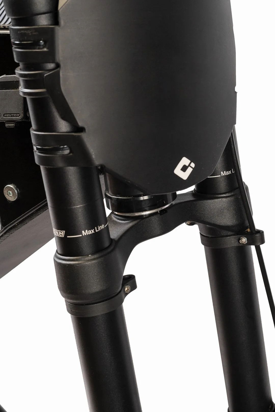 Close-up view of a black tripod with the white letter 'd' logo on the top part and the 'Max Line' markings on the tripod legs.