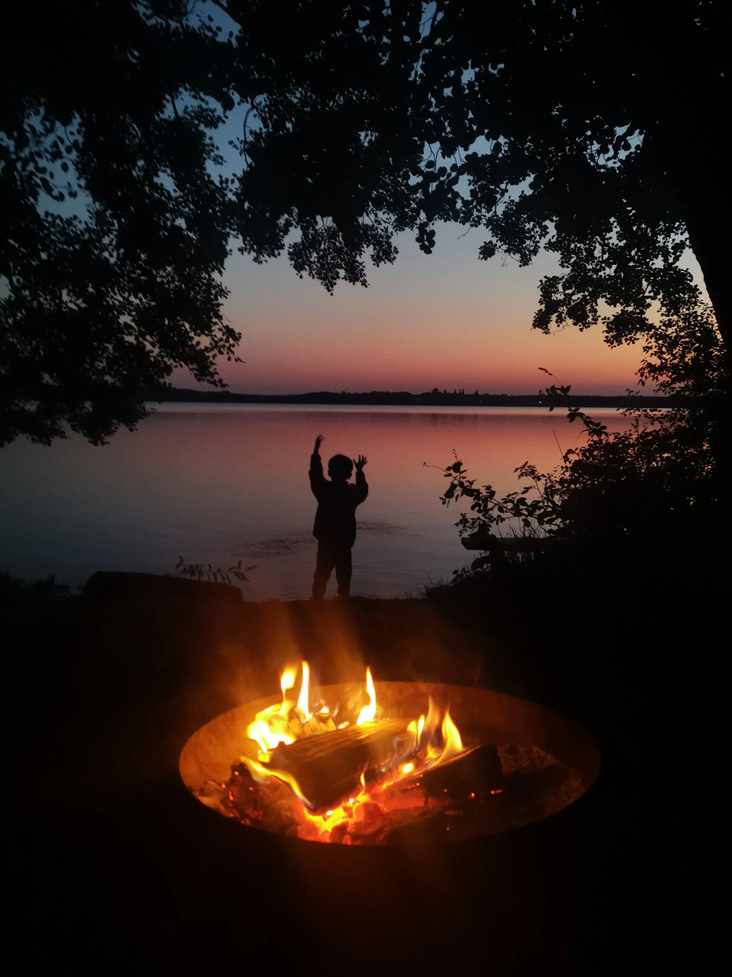 Valborg in Schweden: Walpurgisnacht, Lagerfeuer, Frühlingsstart.