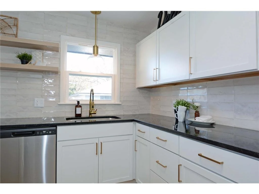 Kitchen 3 .jpeg