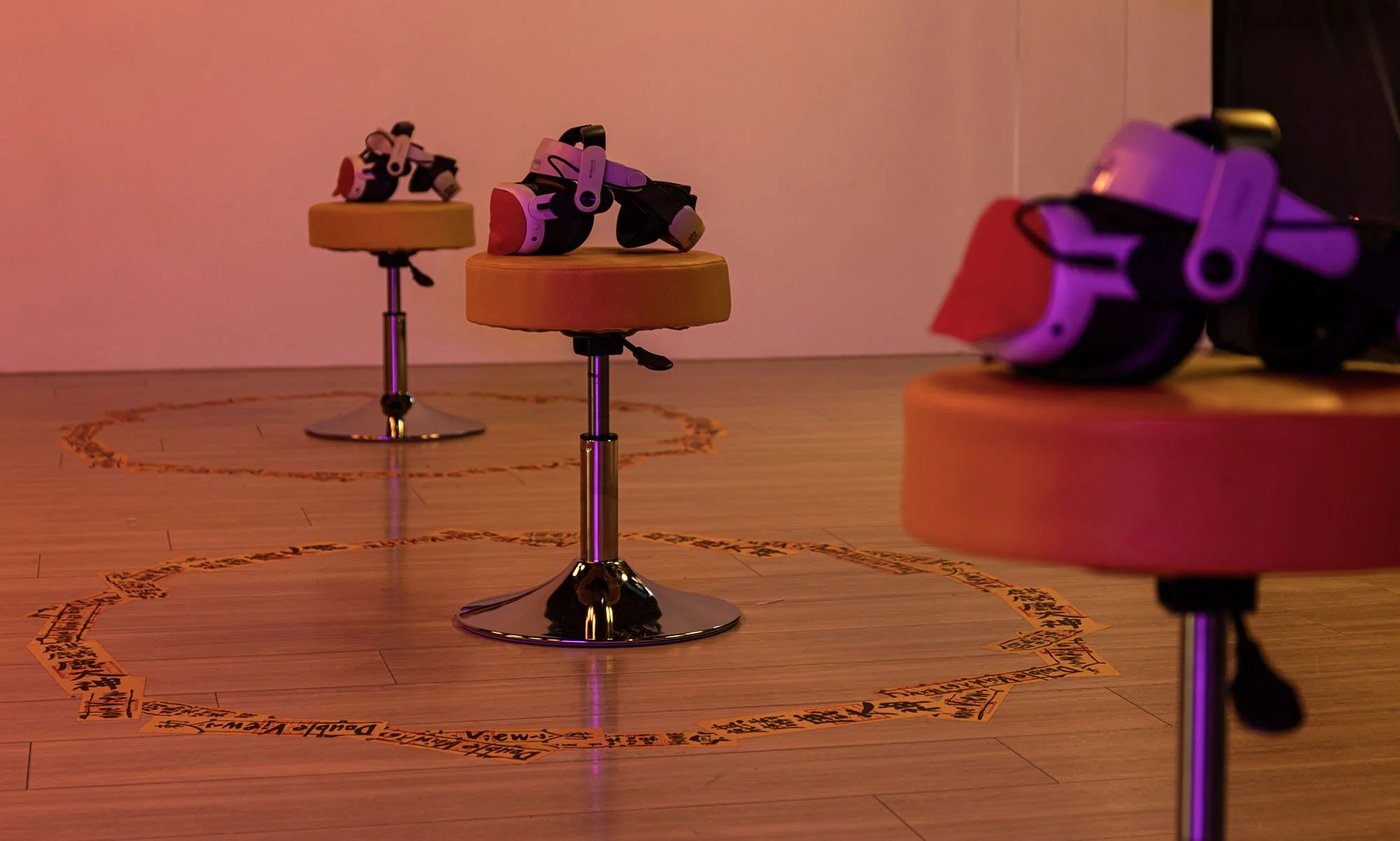 穿越幻境-臺灣原創VR特展進擊中
5F VR作品「全能元神宮改造王」體驗座位