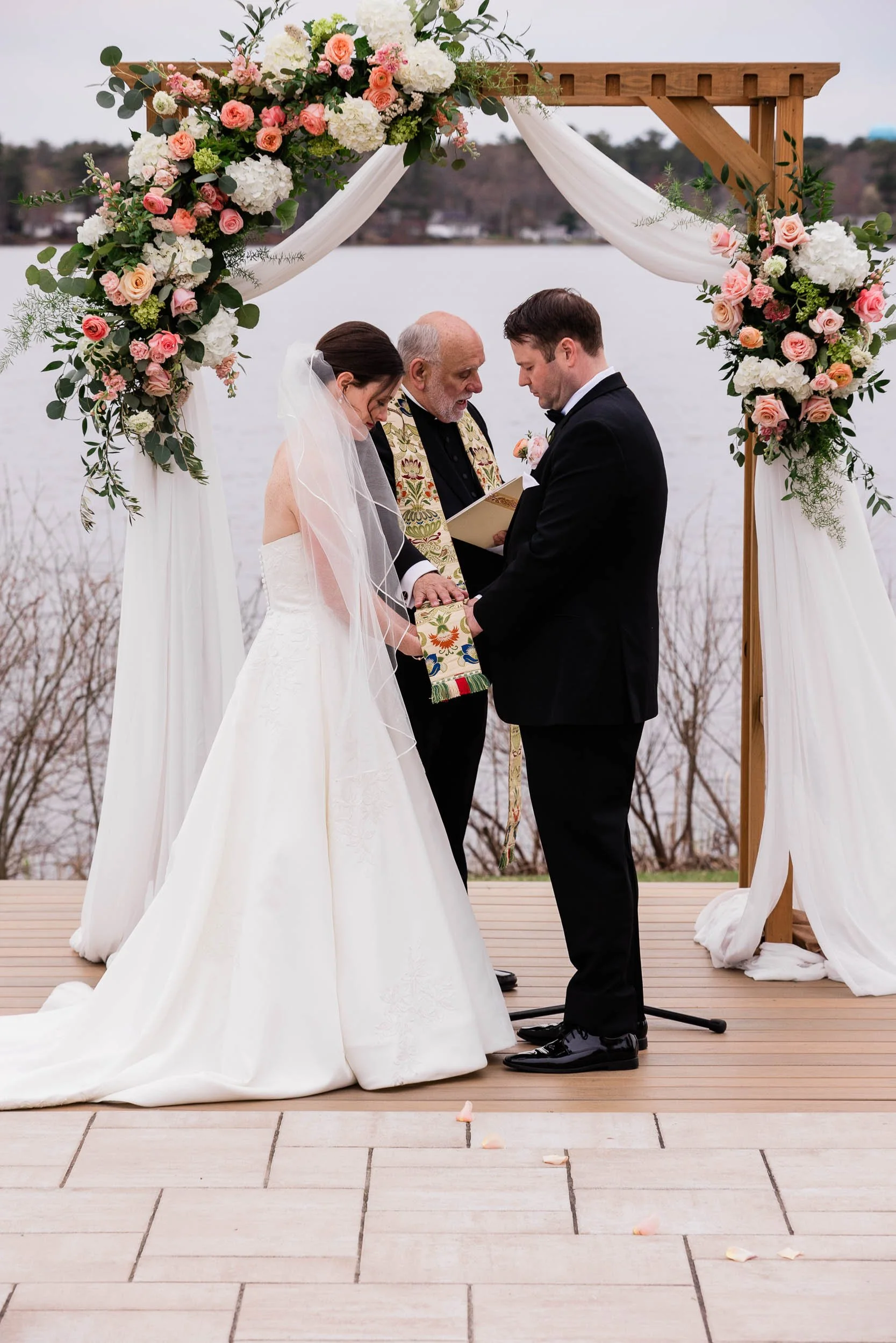the-lakehouse-halifax-ma-wedding-valerie-doug-0055.jpg